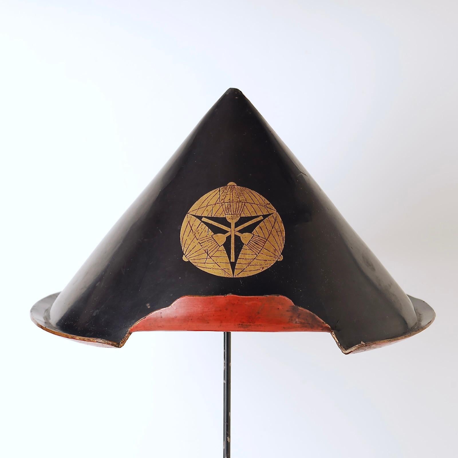 Edo 18th Lacquered Samurai Jingasa Hat with Misima Clan Crest For Sale