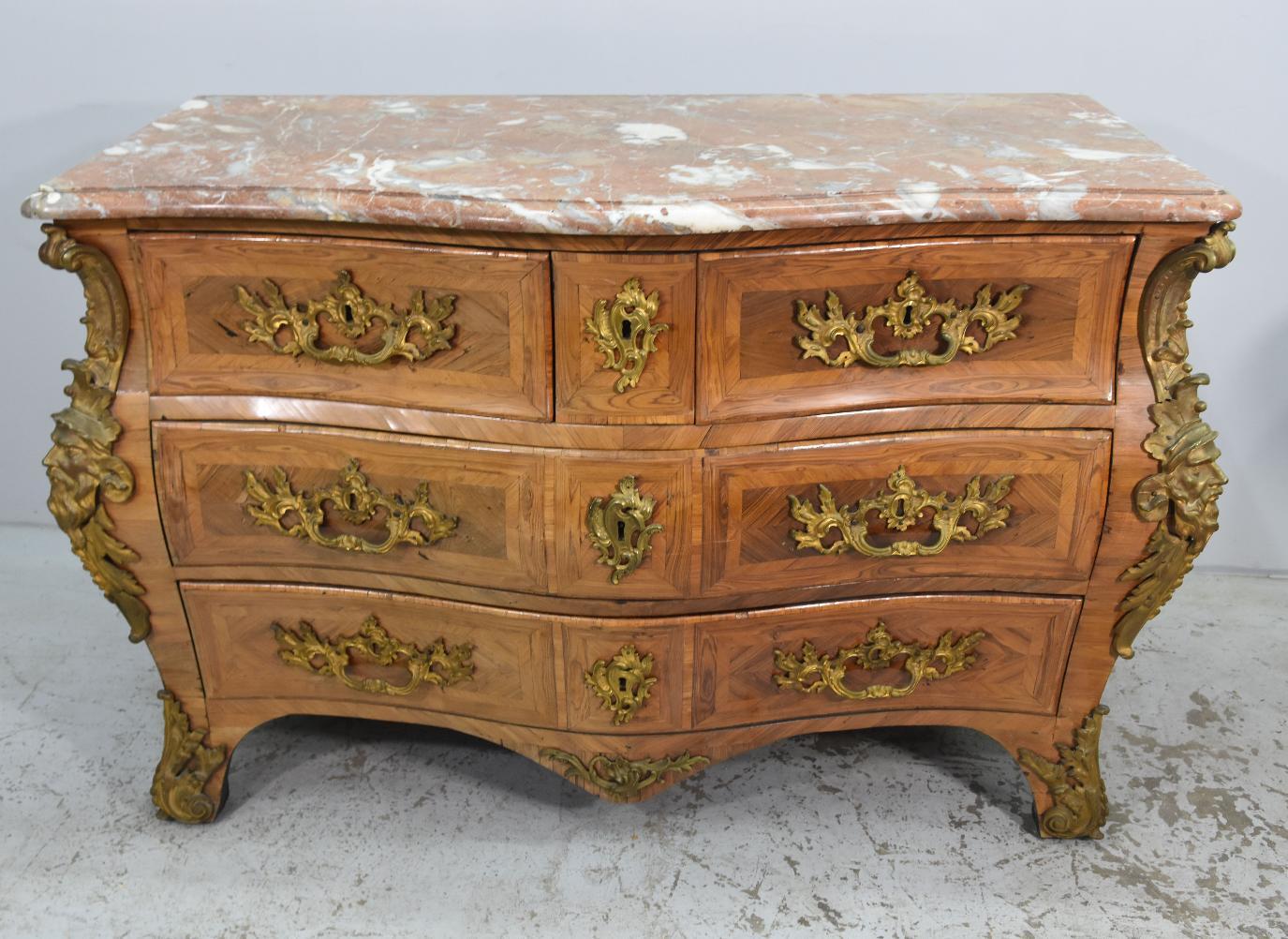 French 18th Louis XV Period Tomb Chest of Drawers in Kingwood Veneer and Gilt Bronze For Sale