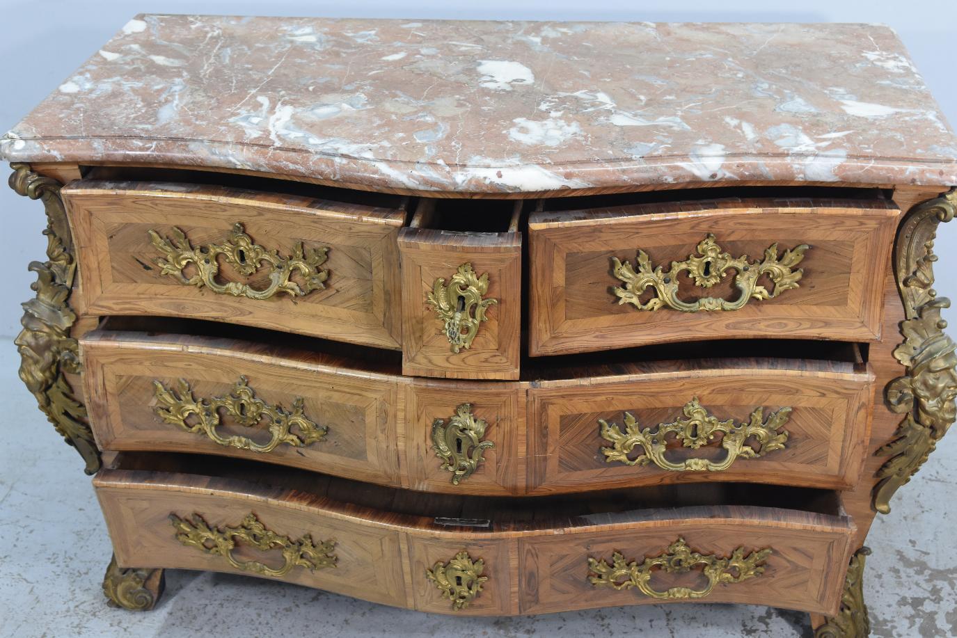 18th Century and Earlier 18th Louis XV Period Tomb Chest of Drawers in Kingwood Veneer and Gilt Bronze For Sale