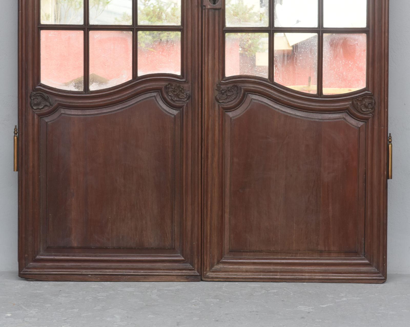 18th Century Mahogany Doors Louis XV Period Decorated with Hunting Painting In Good Condition For Sale In Marseille, FR