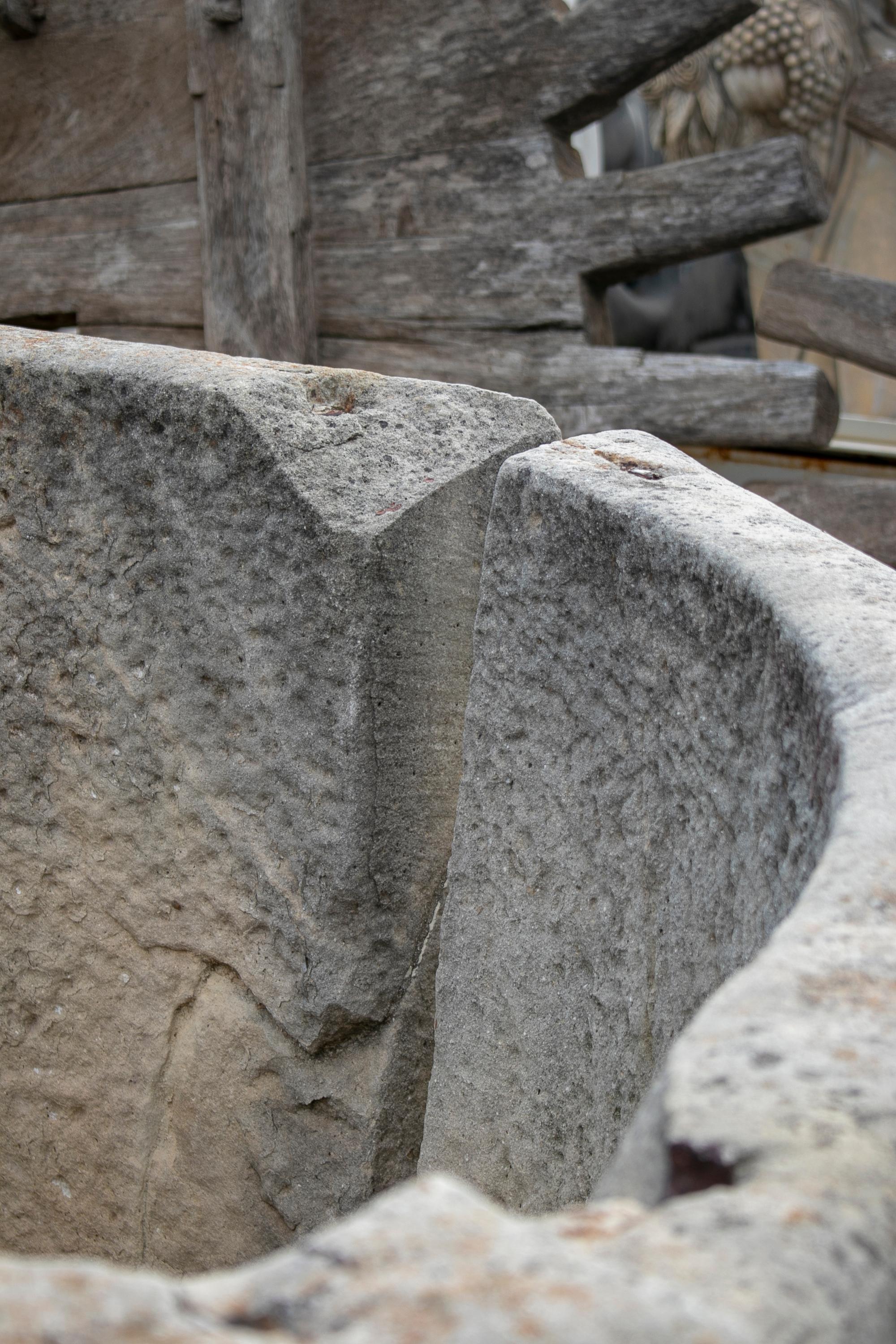 19th Octagonal Stone Wellhead with Family Emblems and Inscription 9