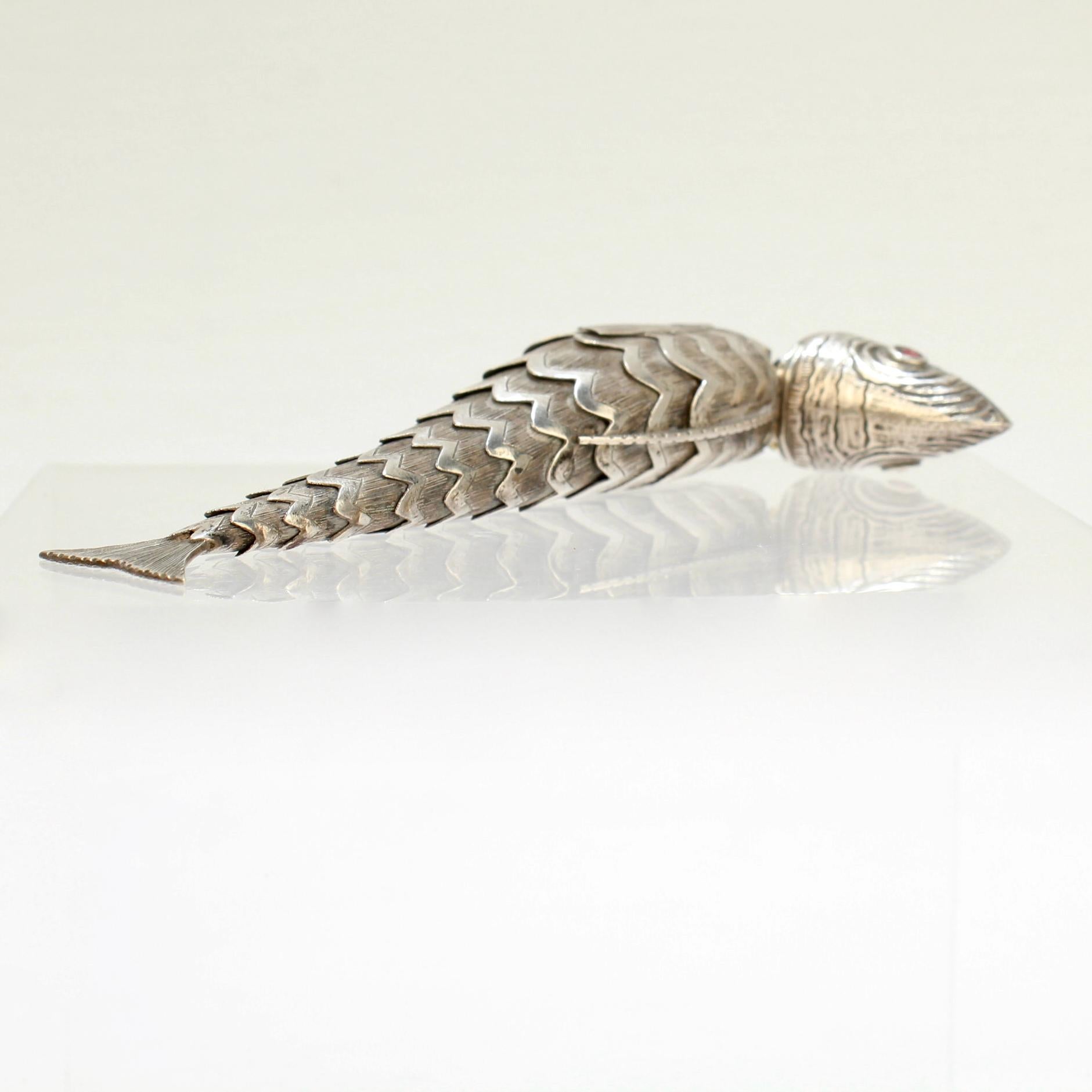 18th or 19th Century Continental Articulated Fish Form Silver Vinaigrette Box 6