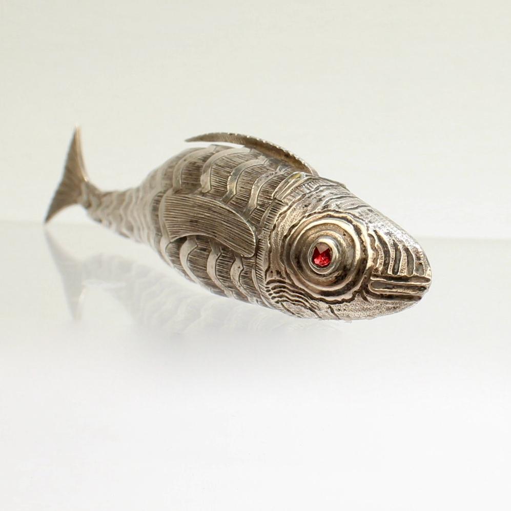 18th or 19th Century Continental Articulated Fish Form Silver Vinaigrette Box 1