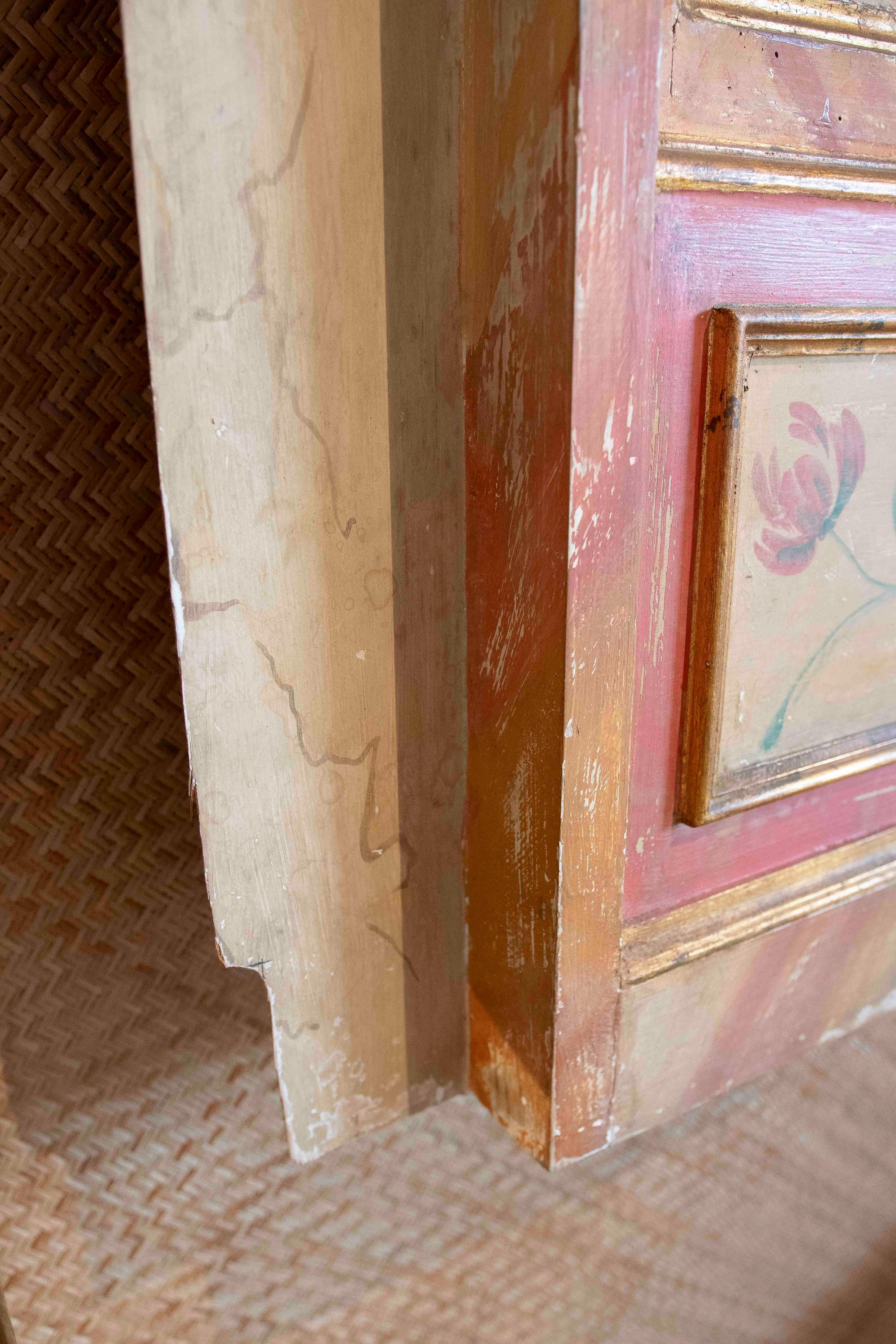 18th Pair of Italian Painted and Gilded Niches For Sale 4