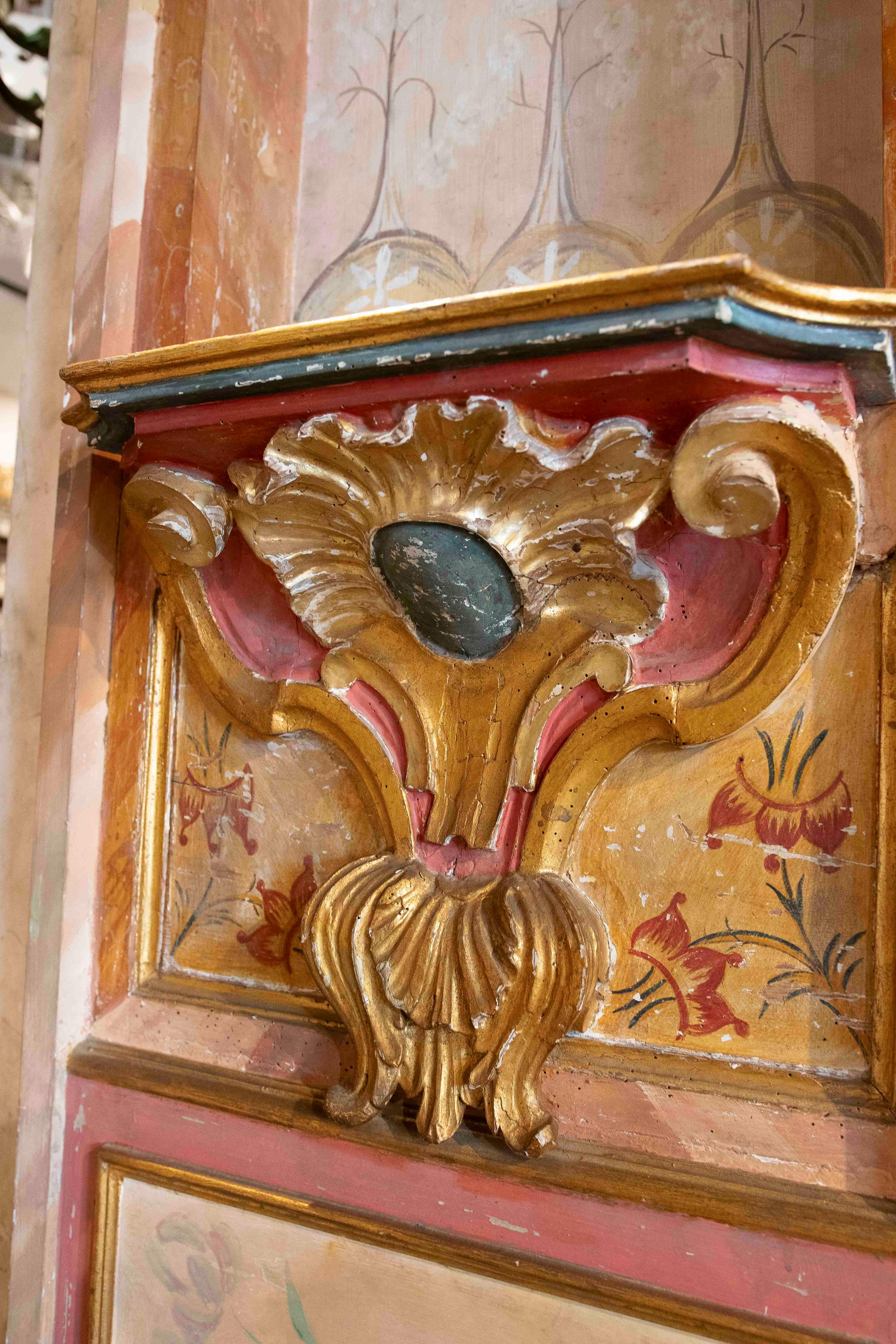 18th Pair of Italian Painted and Gilded Niches For Sale 7