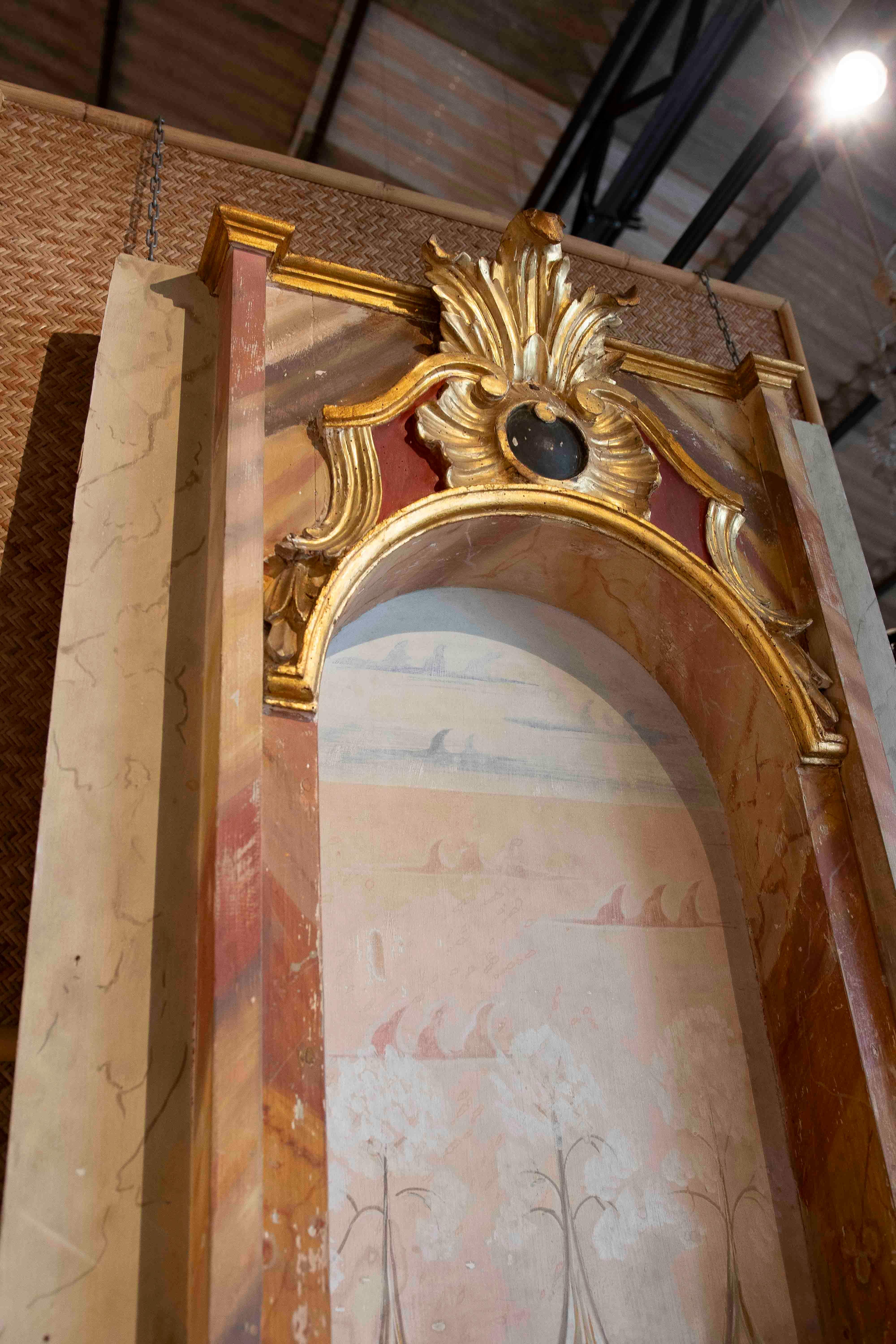 18th Pair of Italian Painted and Gilded Niches In Good Condition For Sale In Marbella, ES