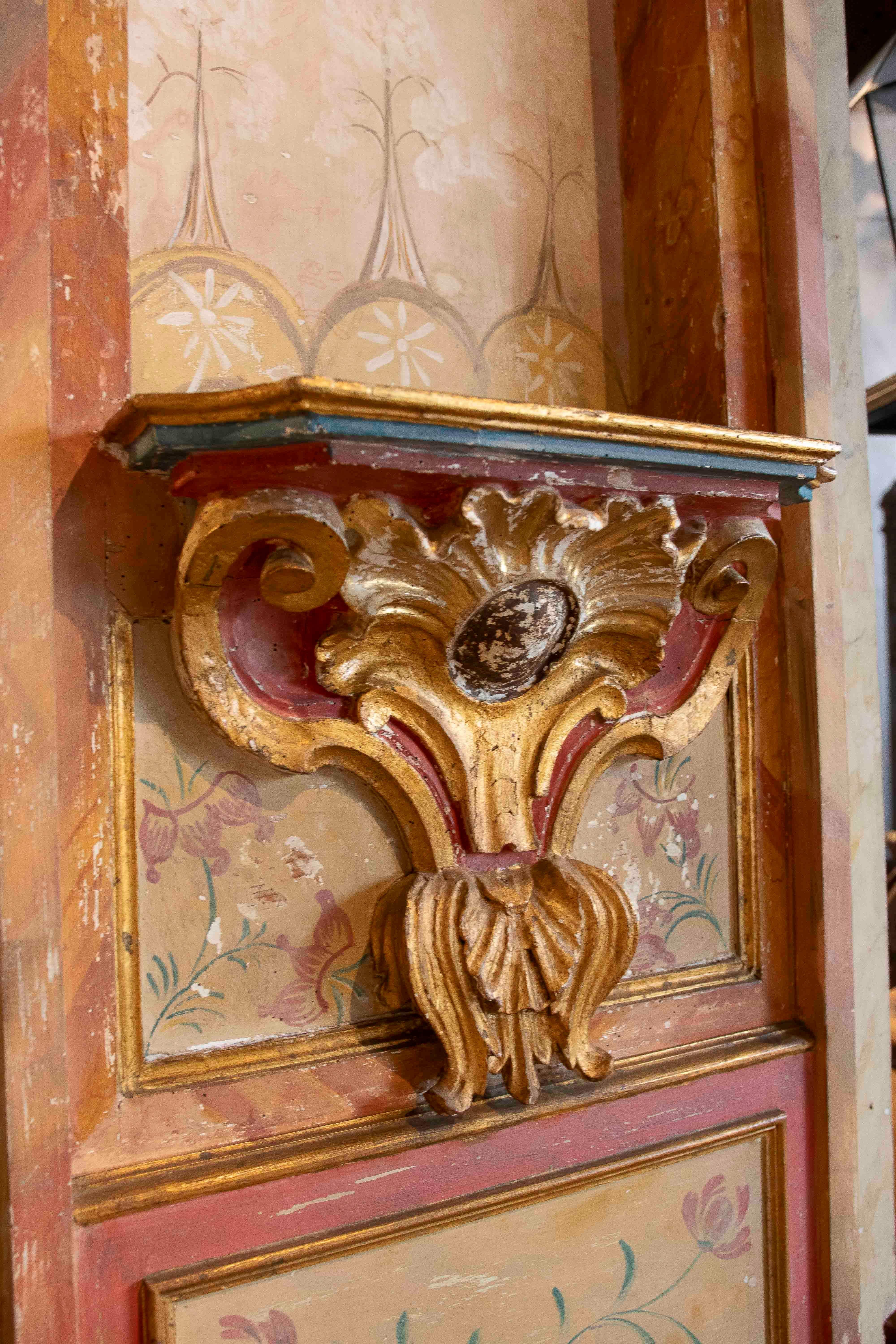 18th Century and Earlier 18th Pair of Italian Painted and Gilded Niches For Sale