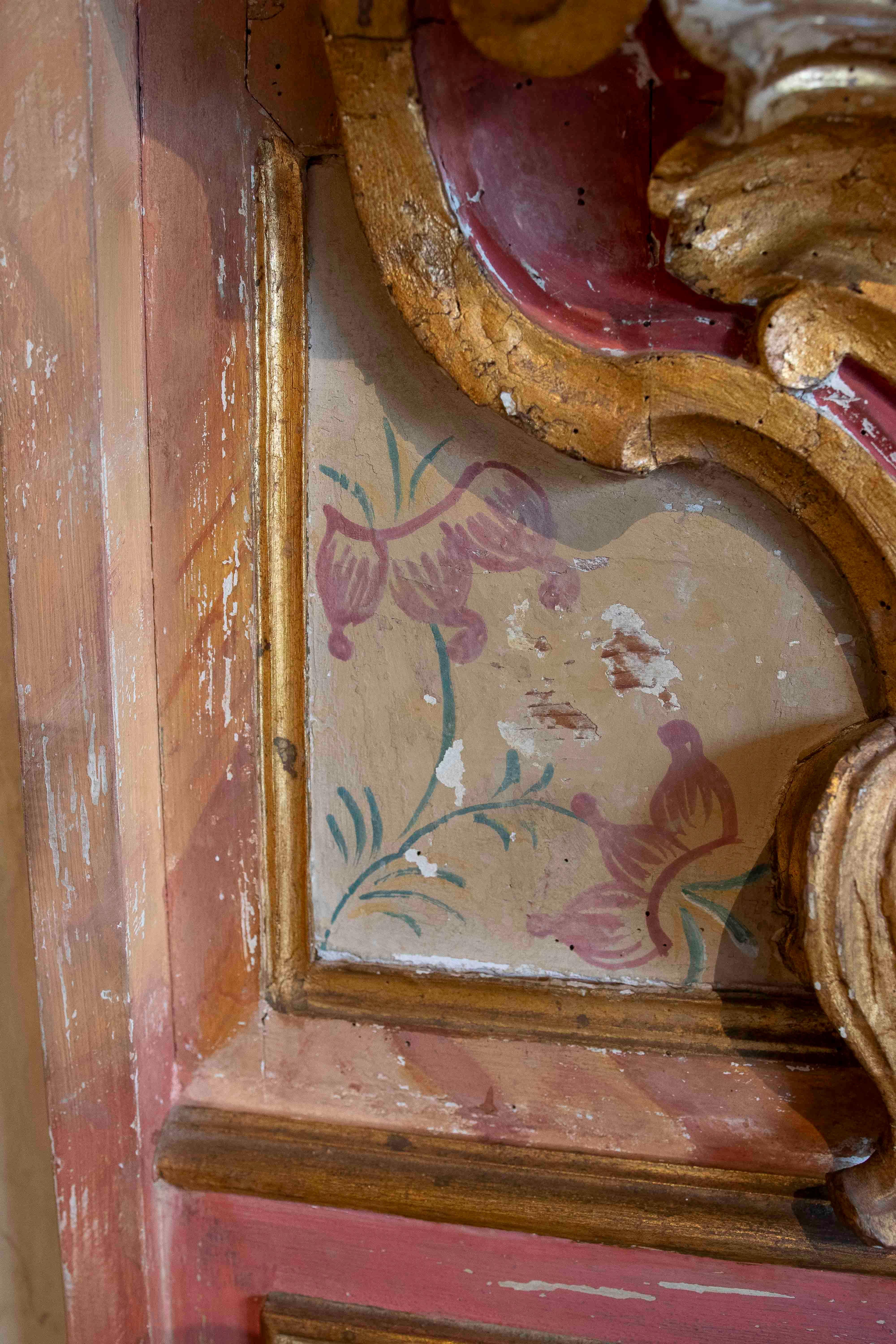 18th Pair of Italian Painted and Gilded Niches For Sale 1