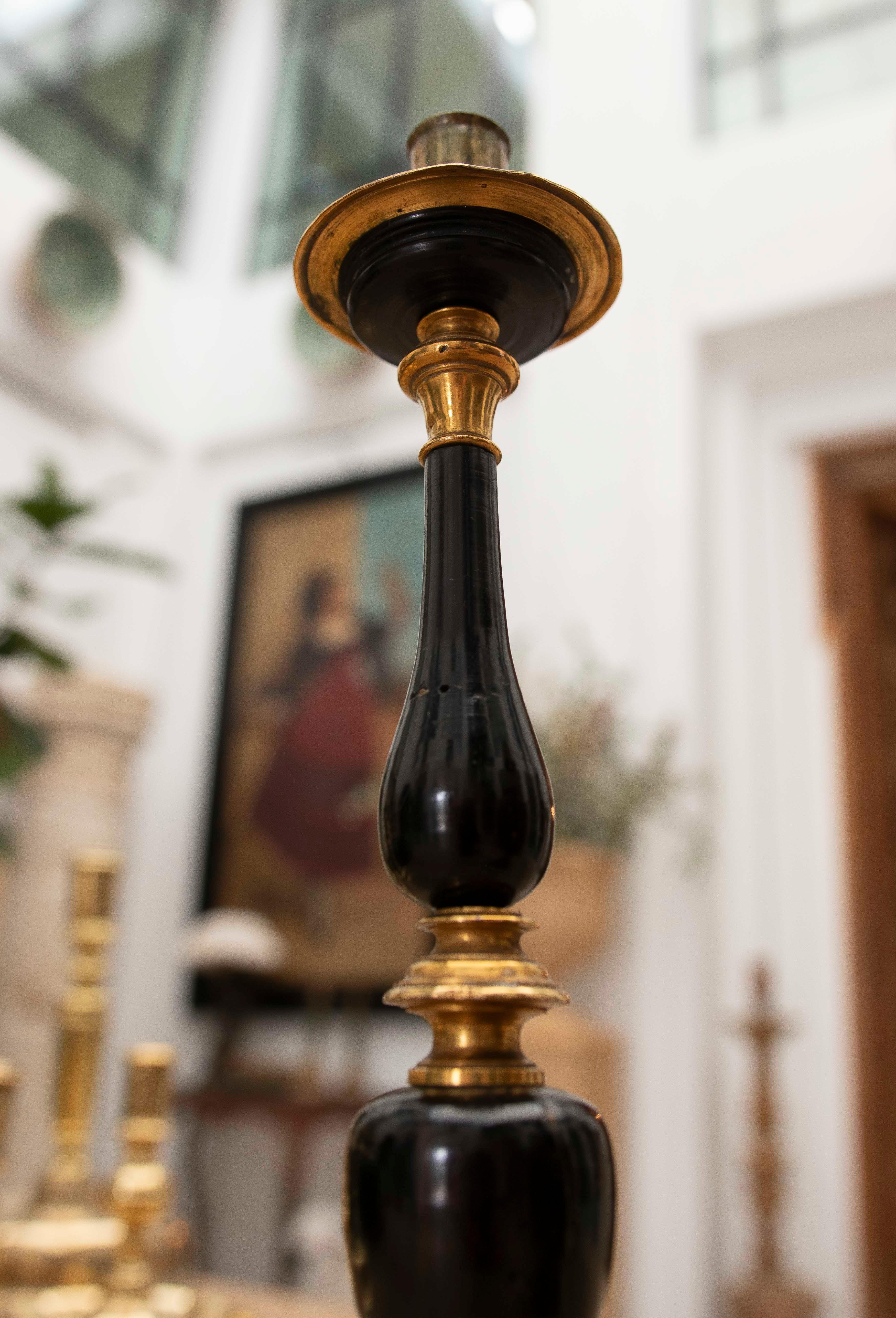 18th Pair of Wooden Axe-holders with Gilt Nronze Decorations For Sale 2