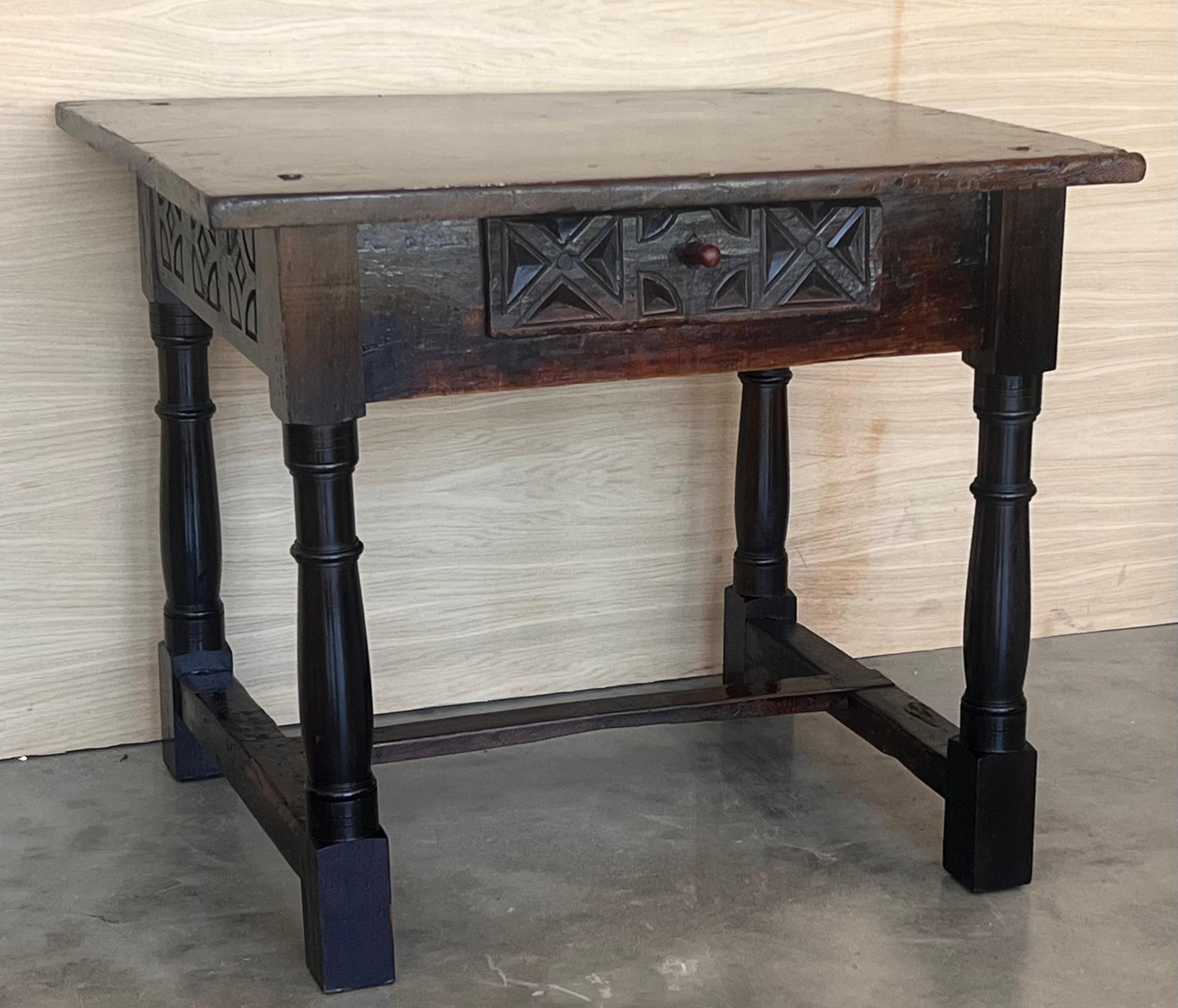 18th Spanish Console Table with Carved Drawers and Original Hardware In Good Condition For Sale In Miami, FL