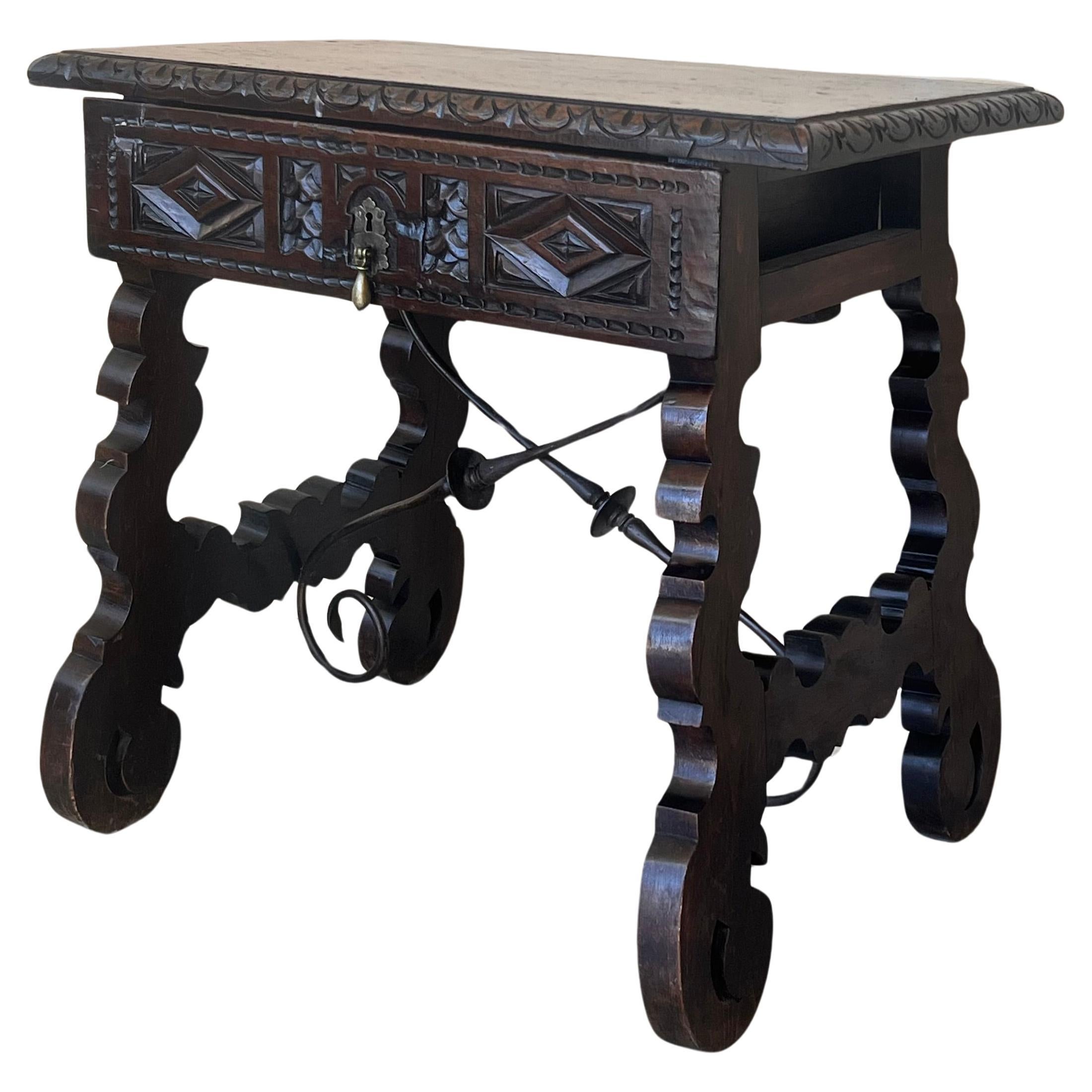 Table console espagnole de la 18e siècle avec tiroirs sculptés et quincaillerie d'origine
