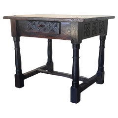 Table console espagnole de la 18e siècle avec tiroirs sculptés et quincaillerie d'origine