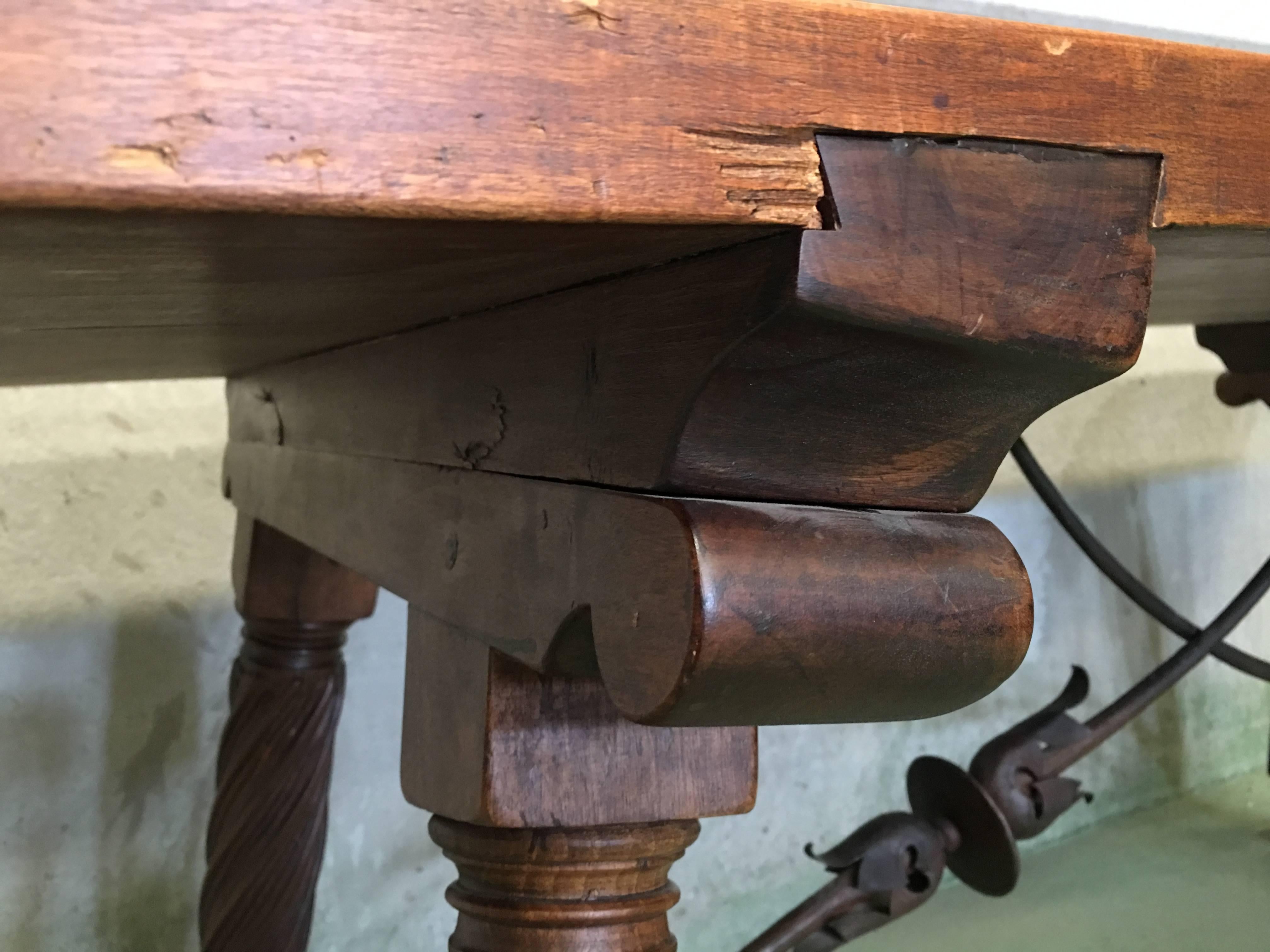 18th Spanish Refectory Desk Table with Solomonic Legs and Iron Stretcher 9