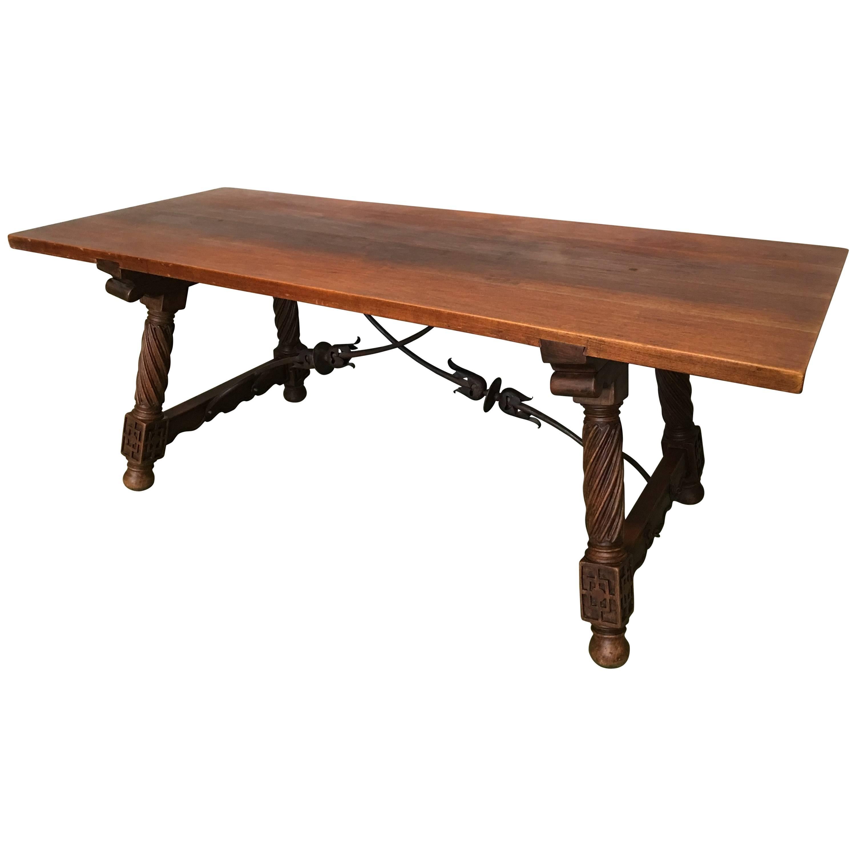 19th Spanish refectory desk table with solomonic legs and iron stretcher
Original perfect condition
Top table in perfect shape.

Perfect for a kitchen.