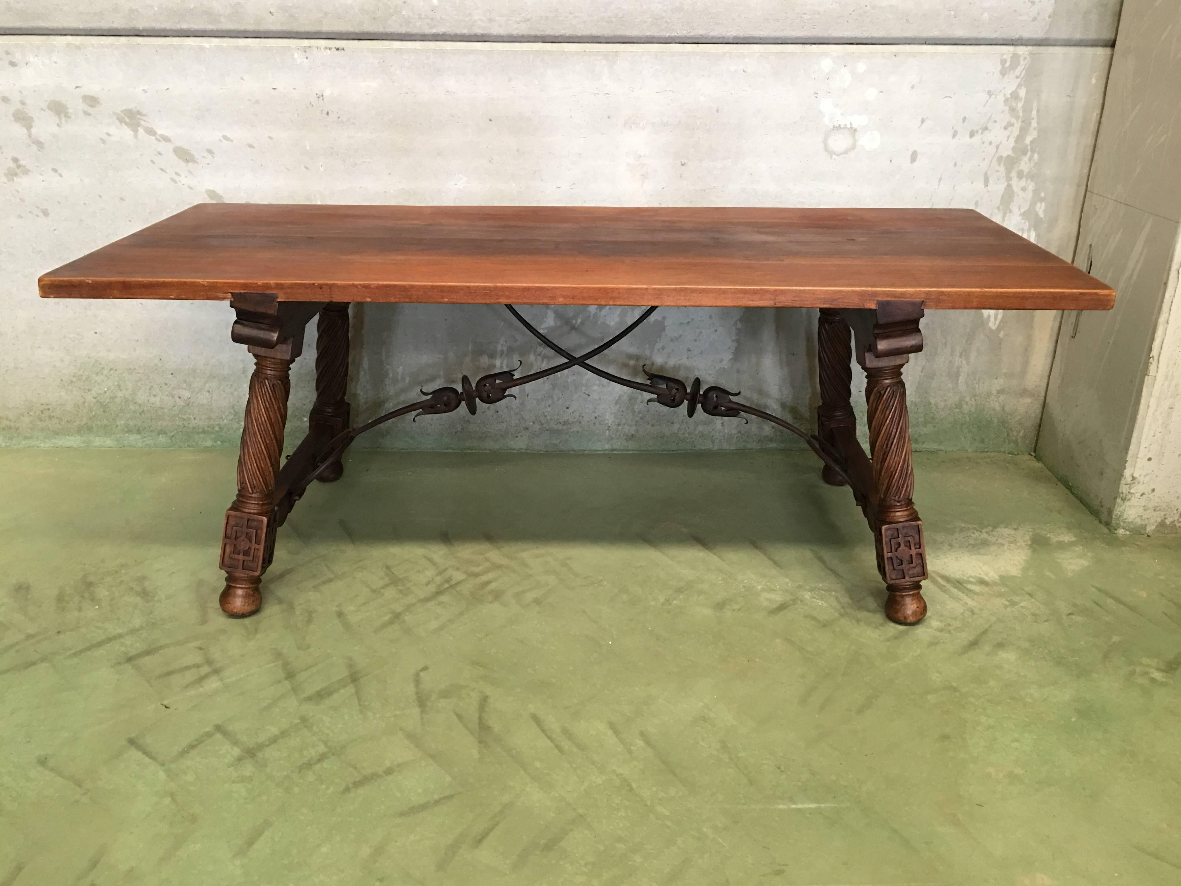 18th Spanish Refectory Desk Table with Solomonic Legs and Iron Stretcher In Excellent Condition In Miami, FL