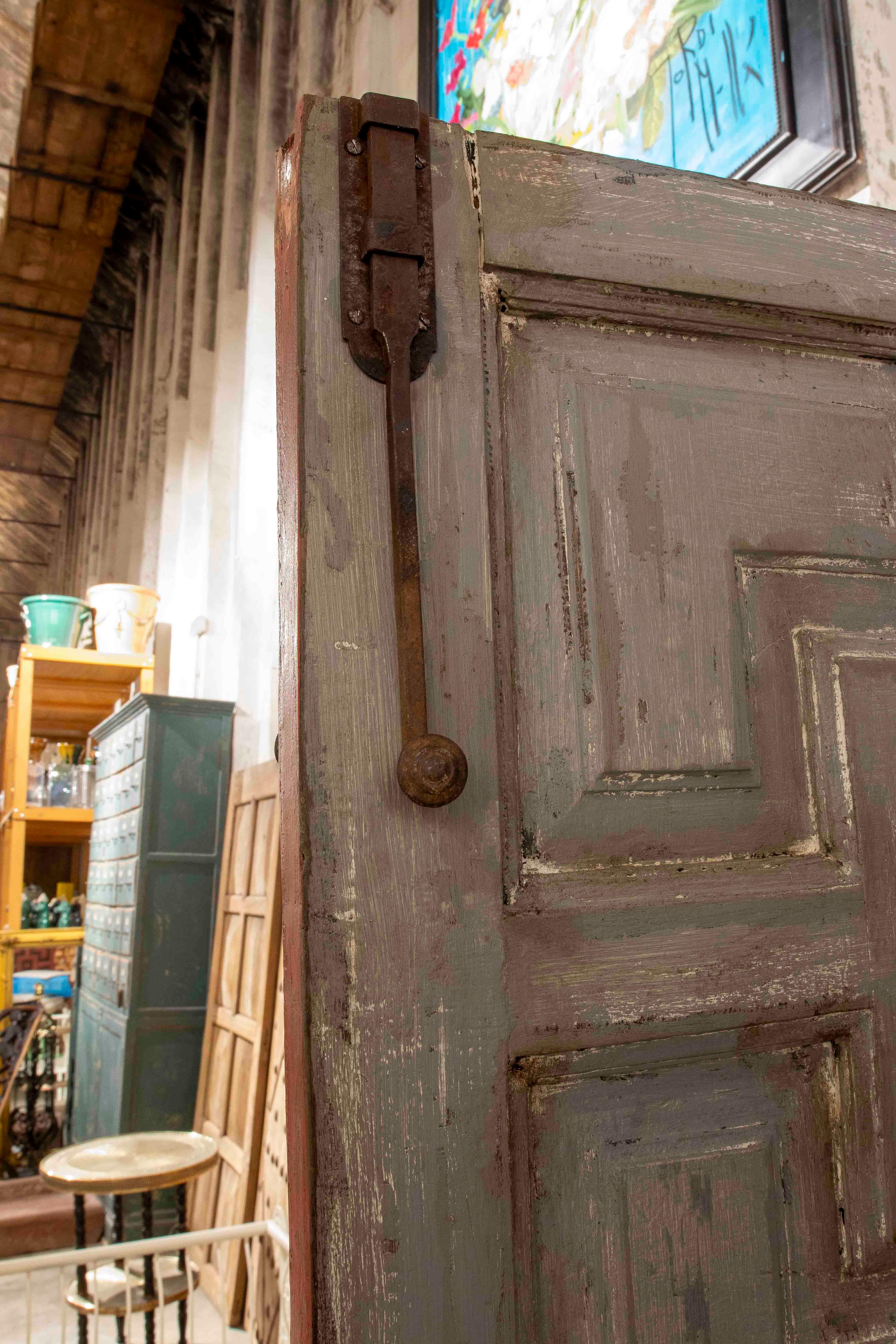 18. Spanischer Stil Antiker polychromer Holzschrank in Rot im Angebot 7