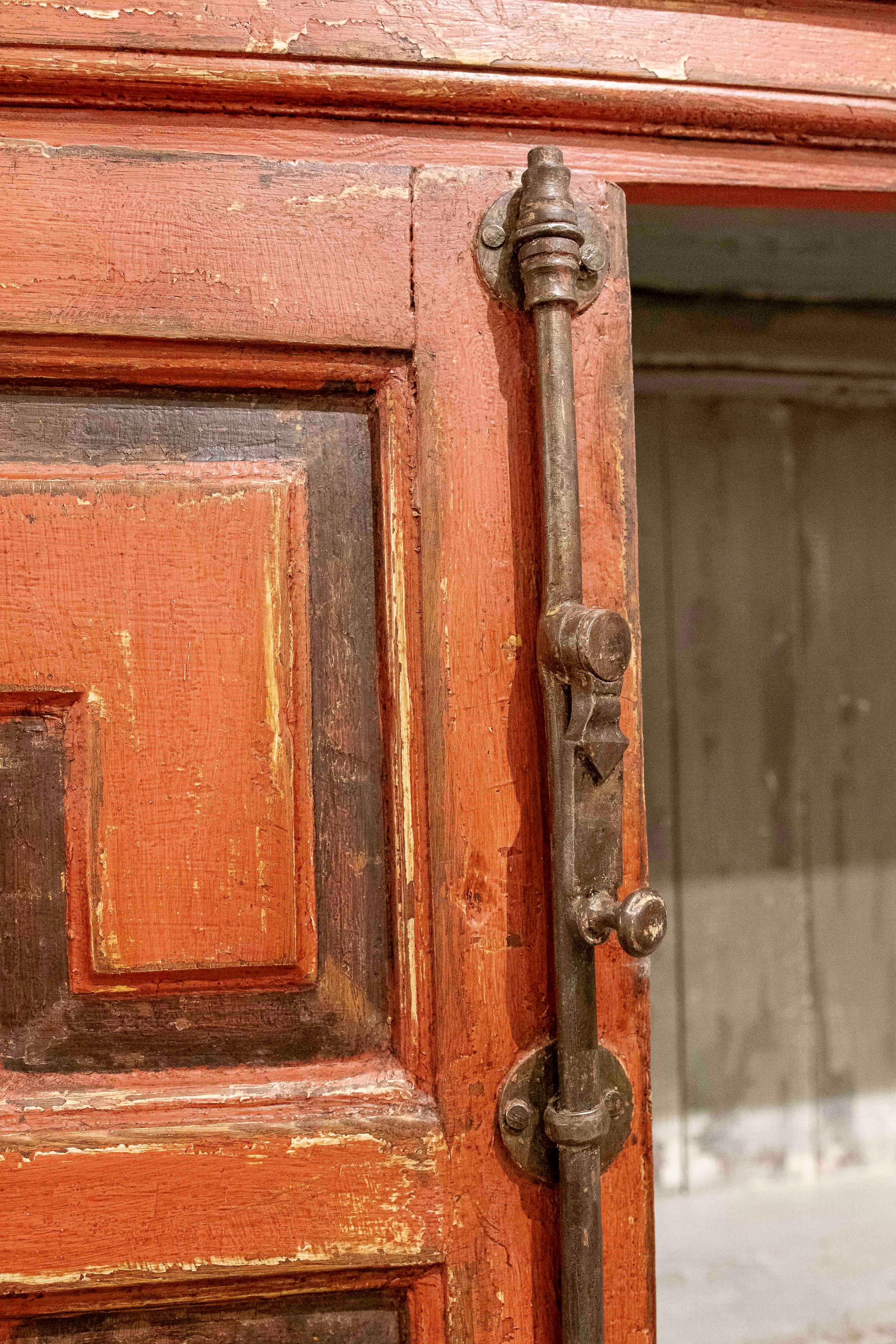 18. Spanischer Stil Antiker polychromer Holzschrank in Rot im Angebot 8