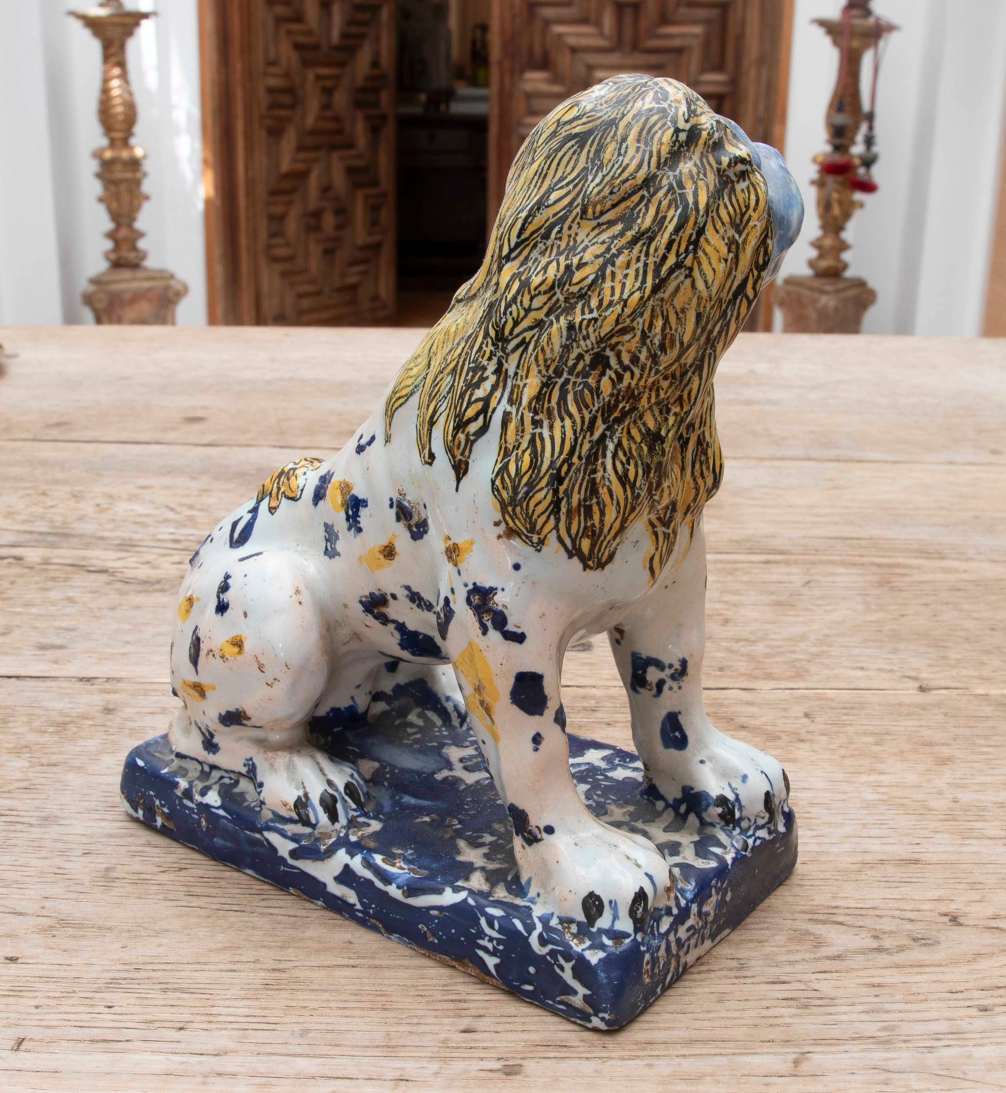 18th Talavera Polychrome Pottery Lion Figure In Good Condition For Sale In Marbella, ES
