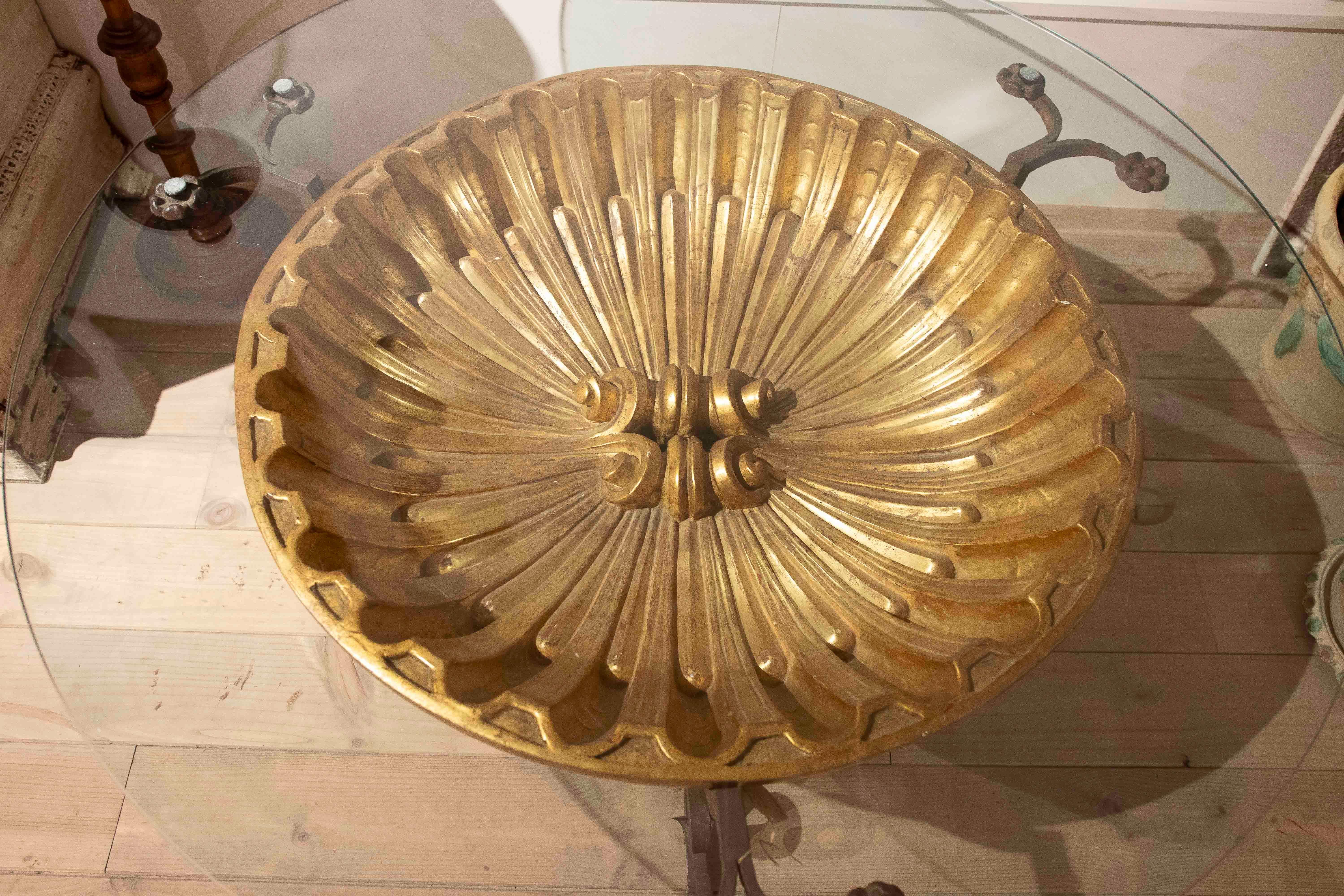 Table d'exposition à deux niveaux en Wood, verre et laiton, France, 18e siècle. Bon état - En vente à Marbella, ES