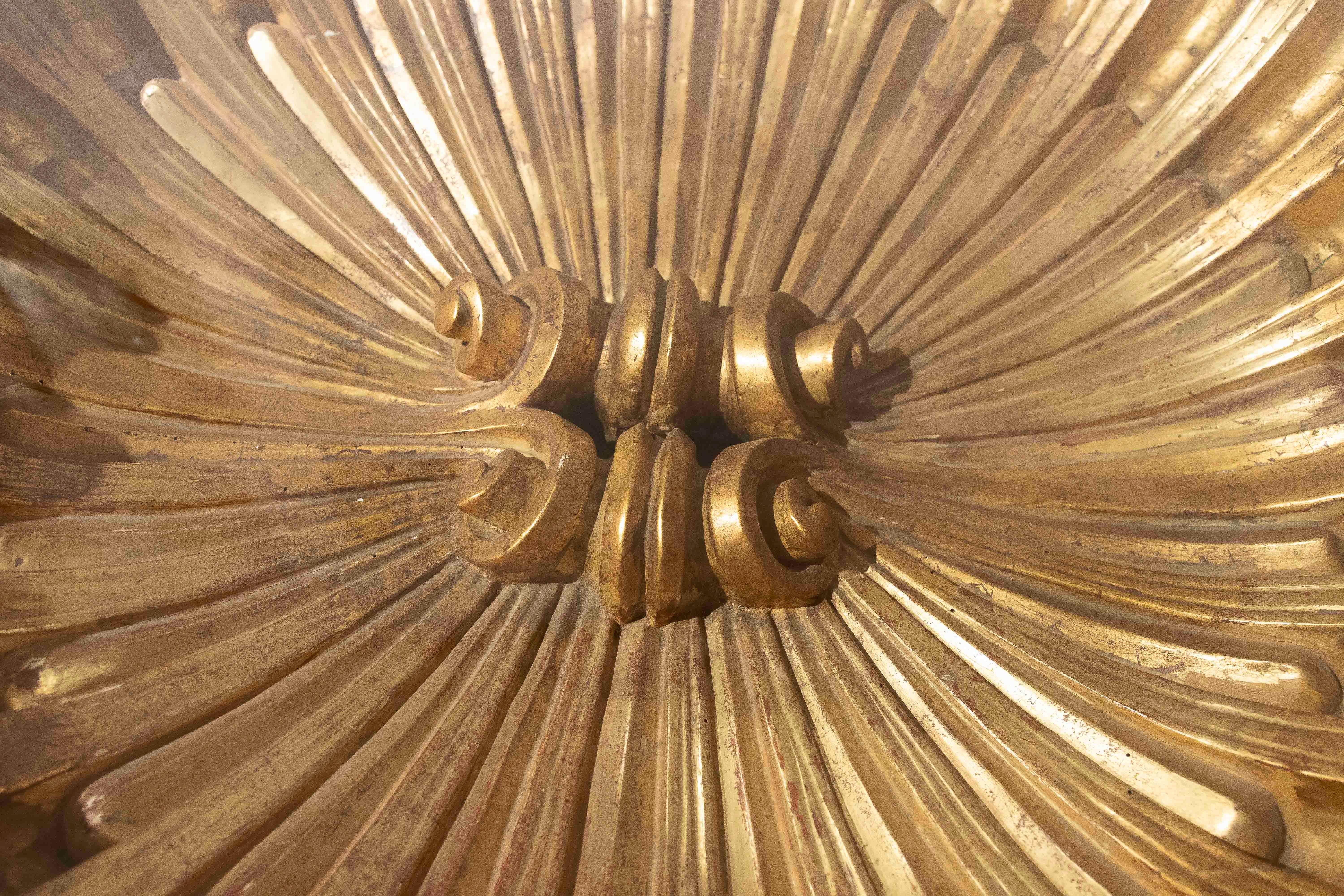 XVIIIe siècle et antérieur Table d'exposition à deux niveaux en Wood, verre et laiton, France, 18e siècle. en vente