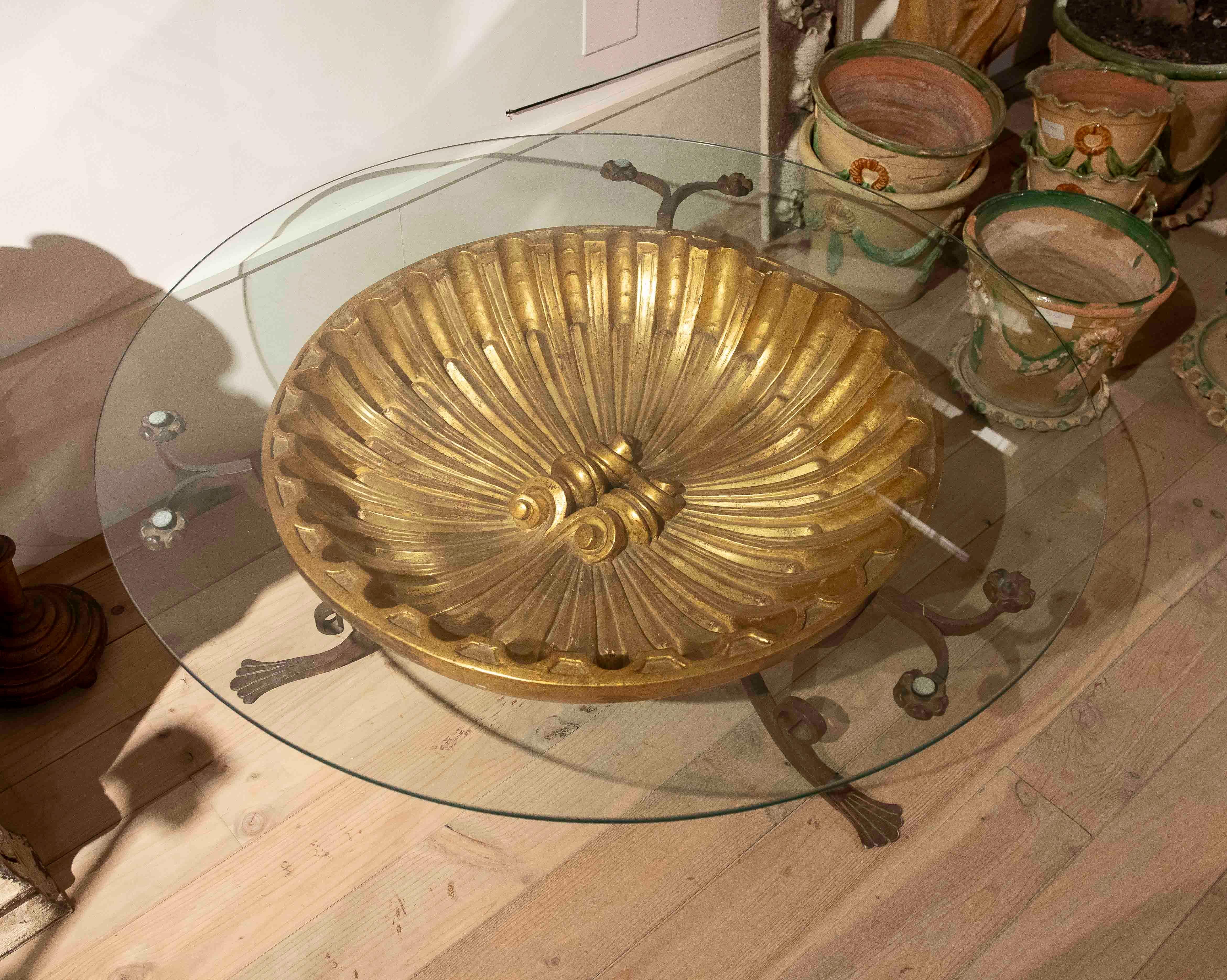 Table d'exposition à deux niveaux en Wood, verre et laiton, France, 18e siècle. en vente 2