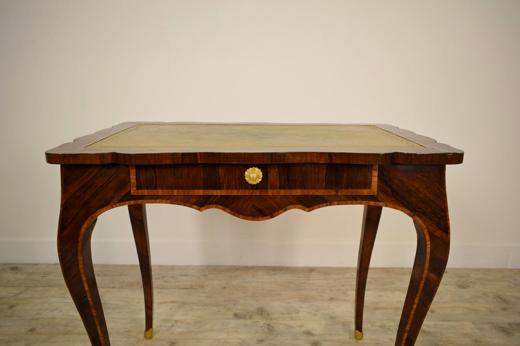 bureau Louis XV italien du 18ème siècle en bois plaqué et marqueté en vente 12