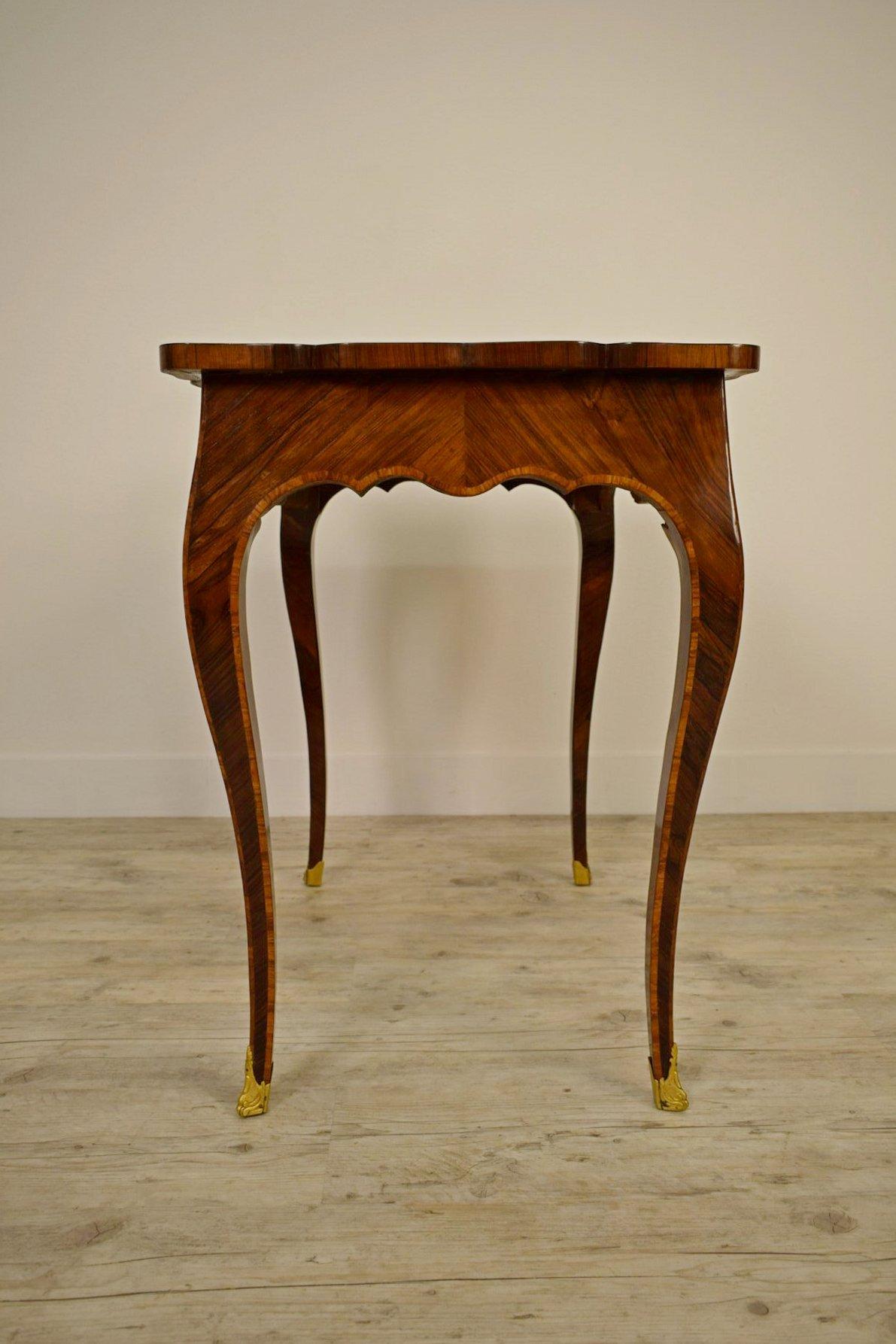 18th Century Veneered and Inlaid Wood Italian Louis XV Writing Desk For Sale 4
