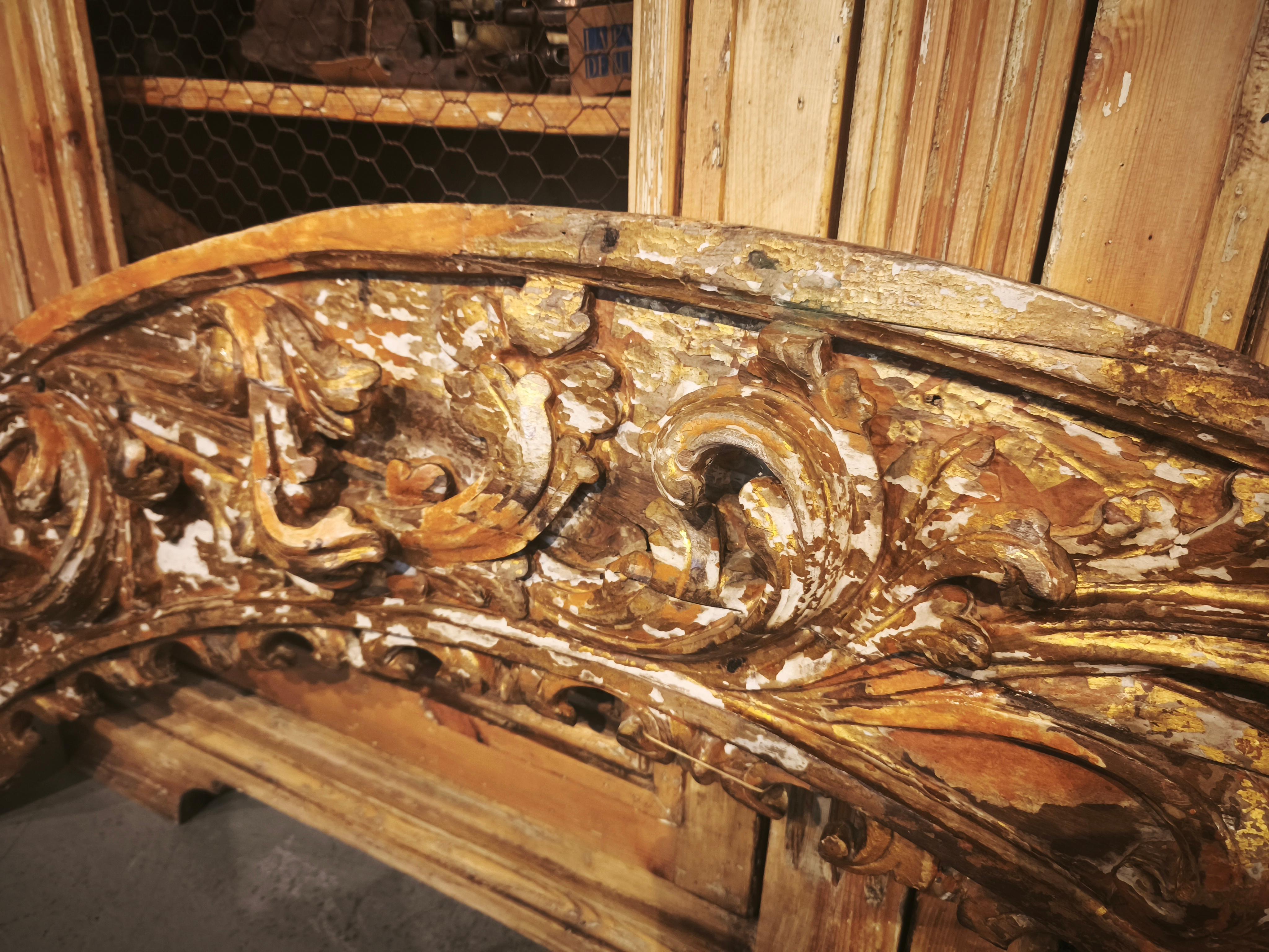 18. Holzrelief geschnitzt in vergoldetem Holz mit Akanthusblatt (Handgeschnitzt) im Angebot