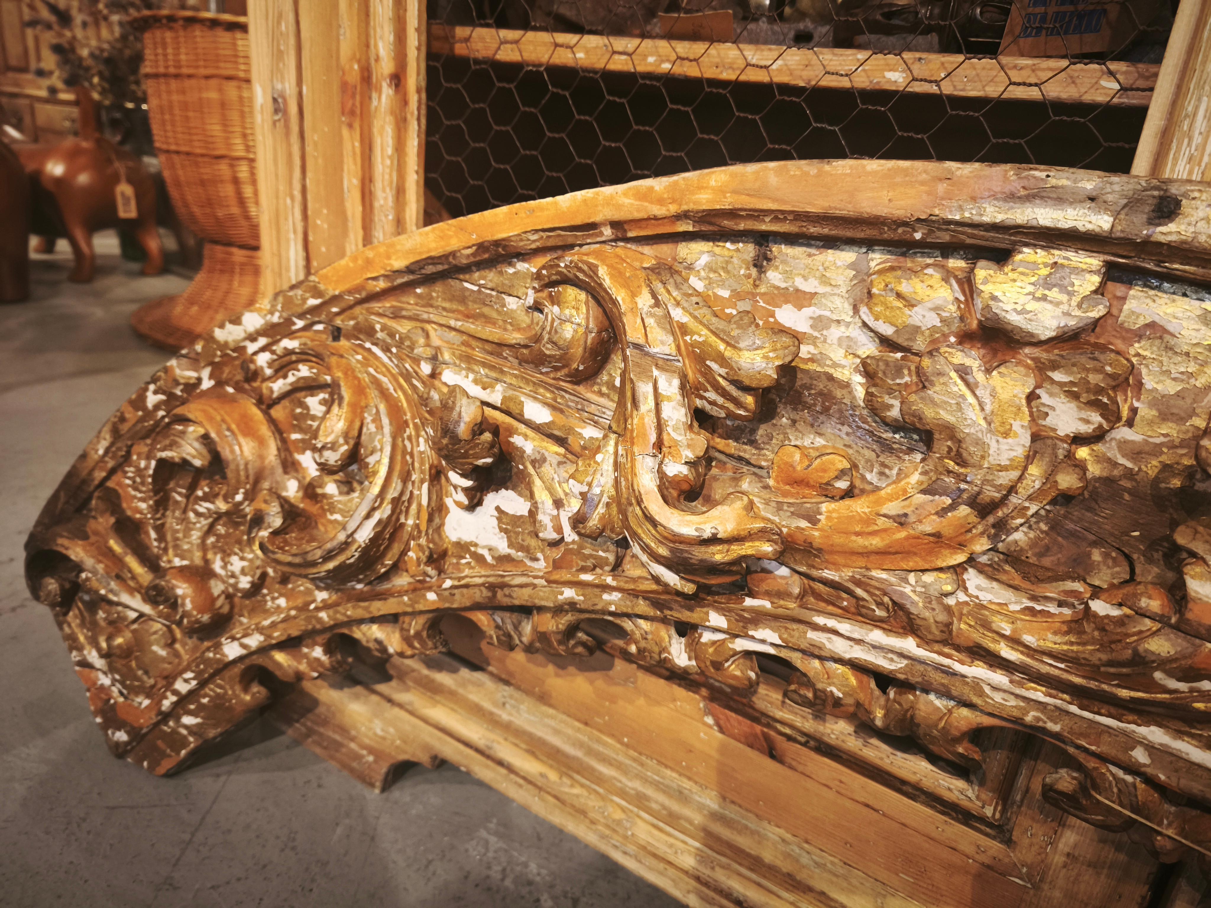 18. Holzrelief geschnitzt in vergoldetem Holz mit Akanthusblatt im Zustand „Gut“ im Angebot in Marbella, ES