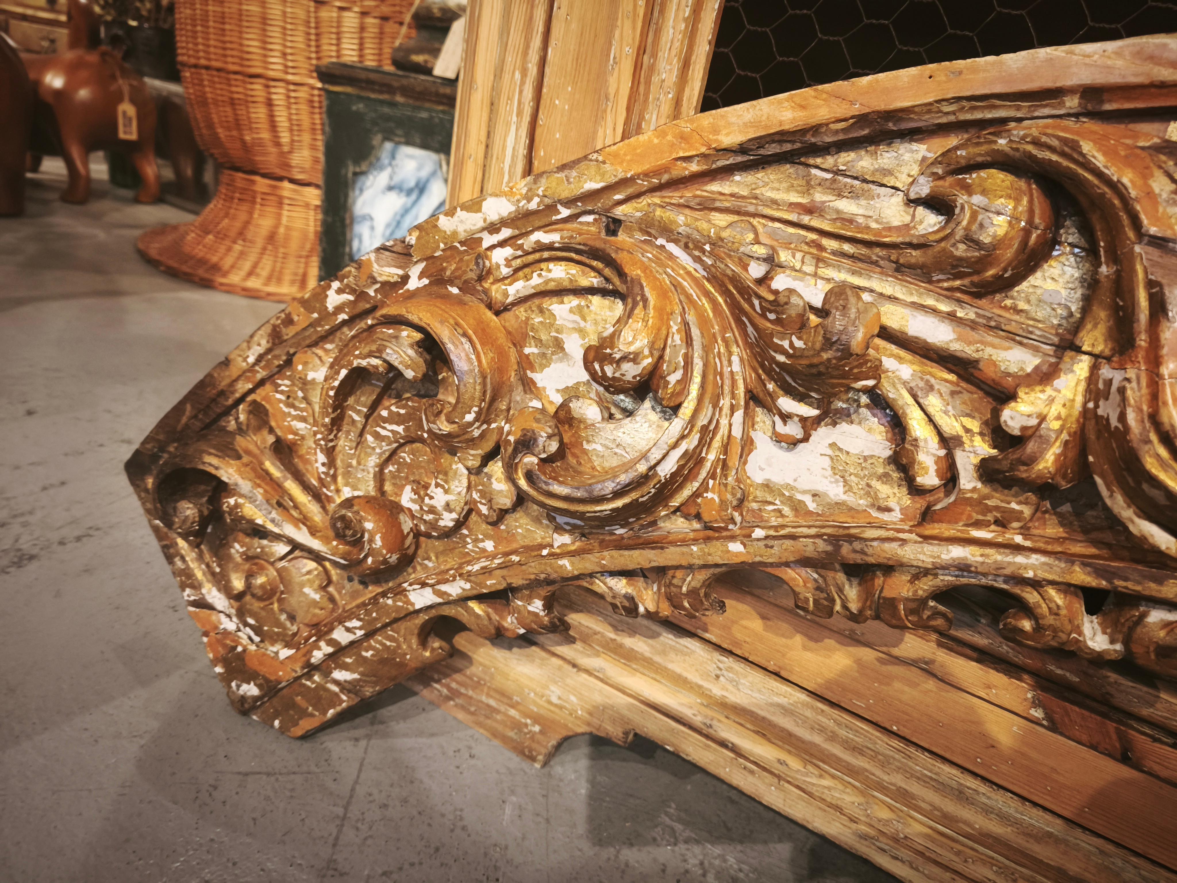 18. Holzrelief geschnitzt in vergoldetem Holz mit Akanthusblatt (18. Jahrhundert und früher) im Angebot