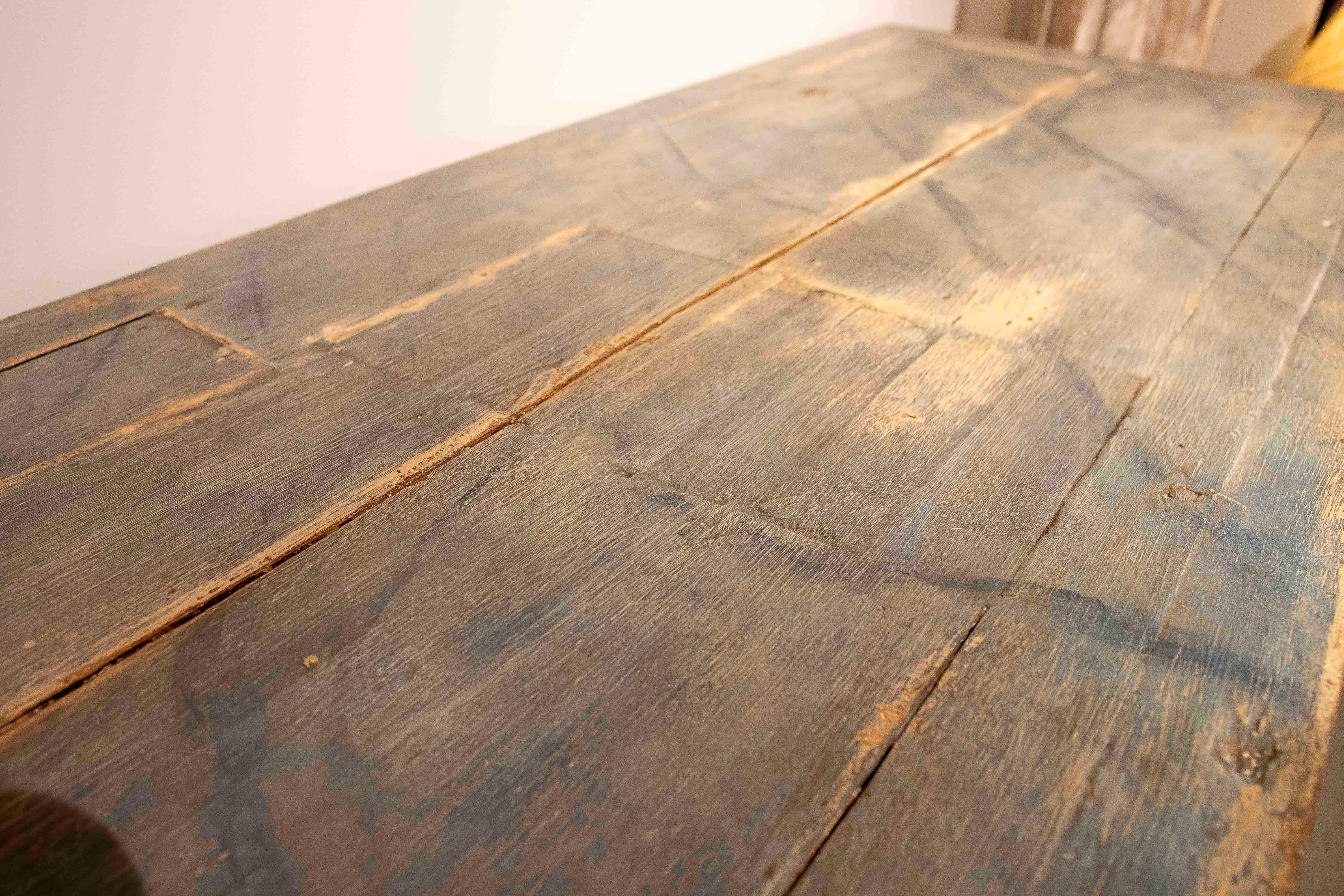 Console murale en bois du XVIIIe d'un autel ancien, polychrome et doré en vente 10