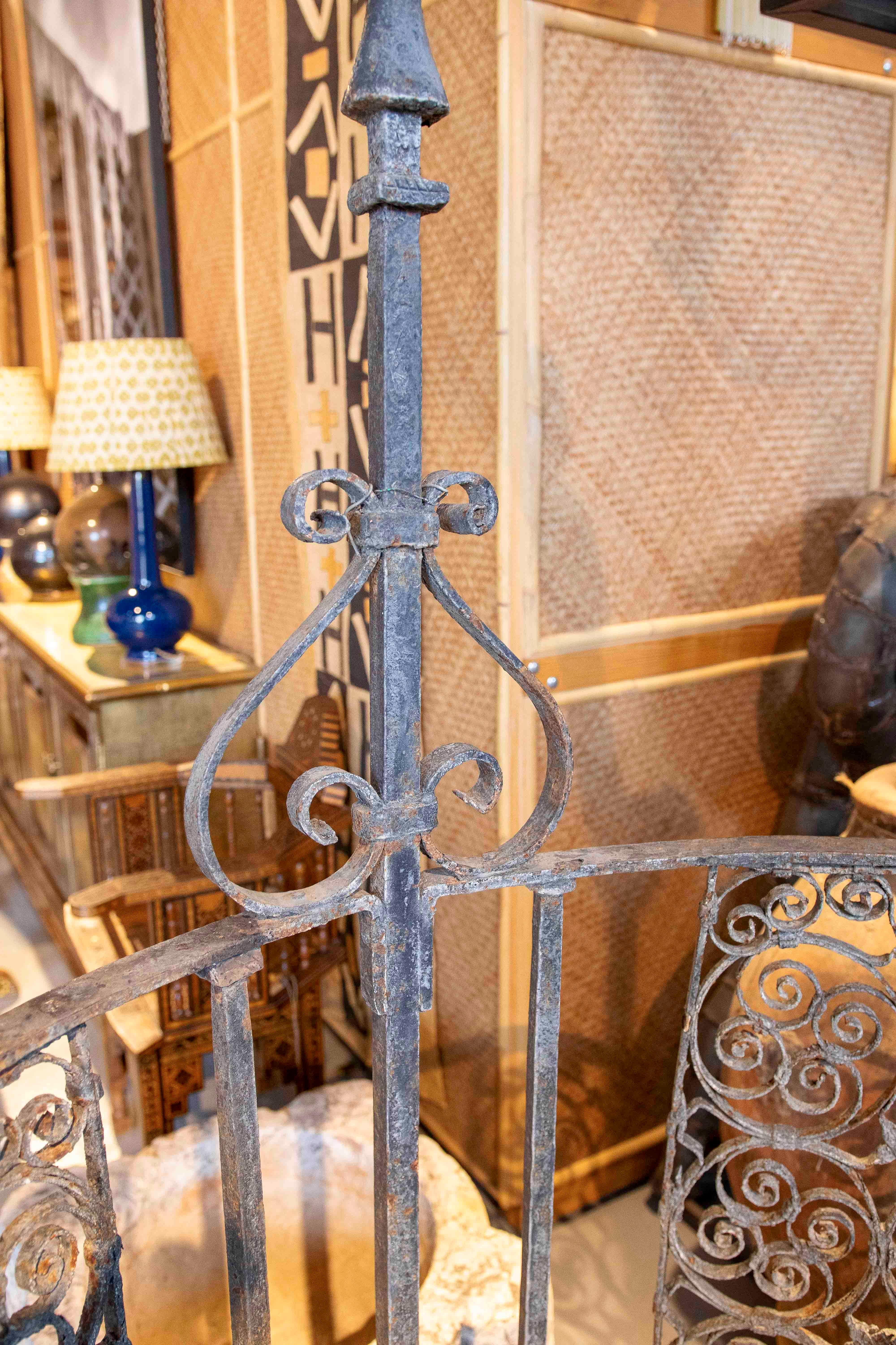18th Wrought Iron Well with Lantern and Scrollwork For Sale 10