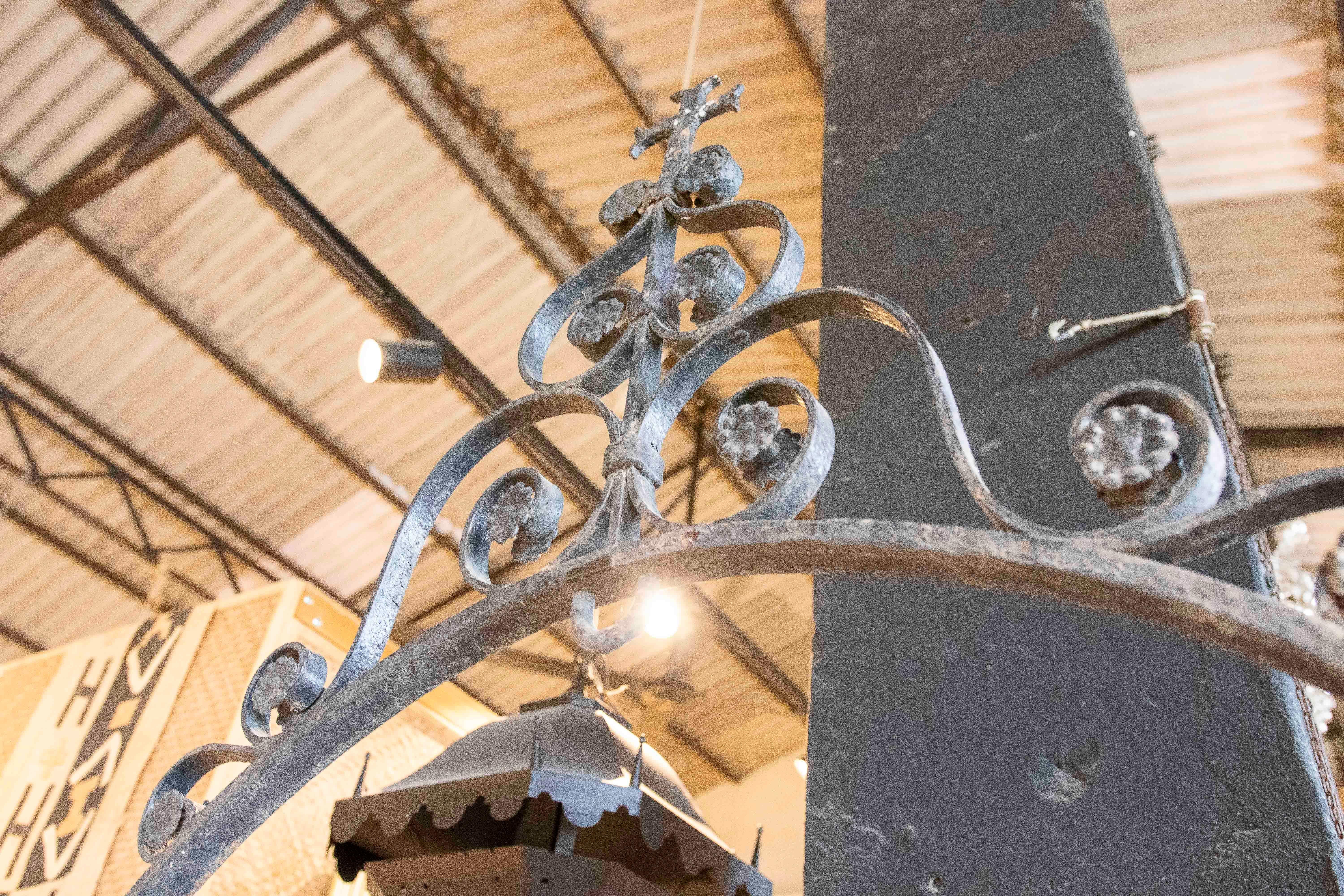 18th Wrought Iron Well with Lantern and Scrollwork For Sale 3