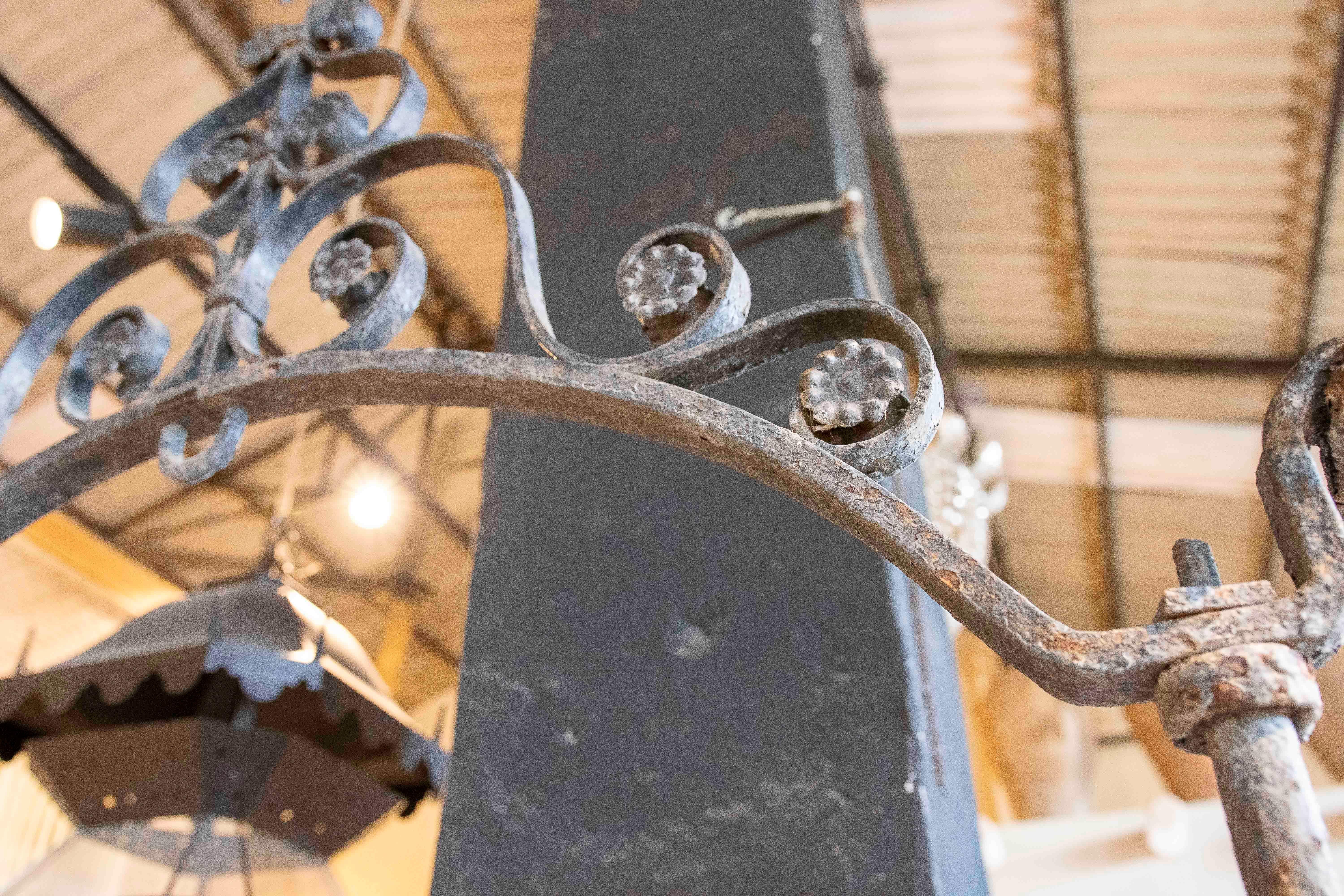 18th Wrought Iron Well with Lantern and Scrollwork For Sale 4