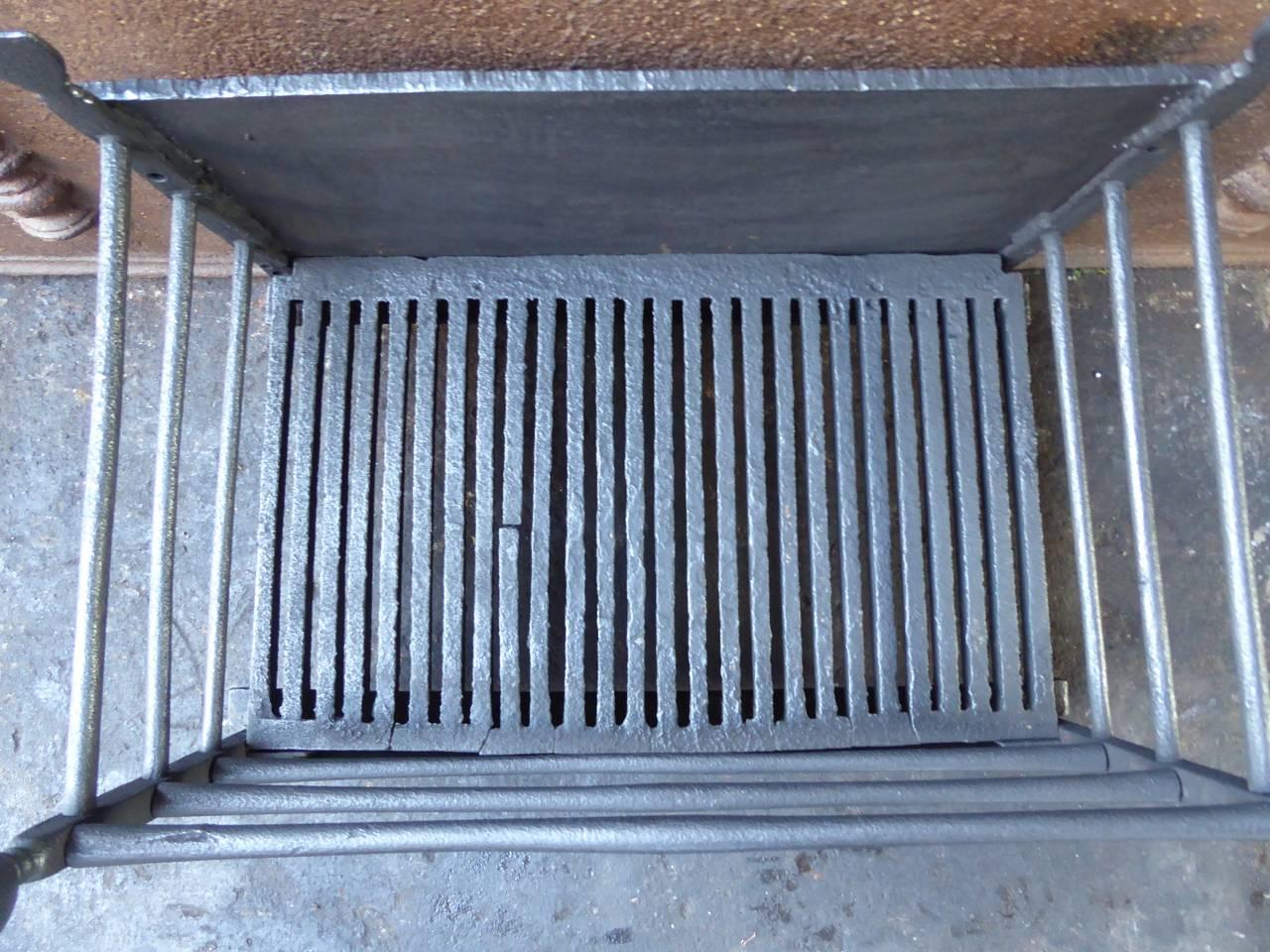 18th-19th Century English Georgian Fireplace Grate or Fire Grate 4