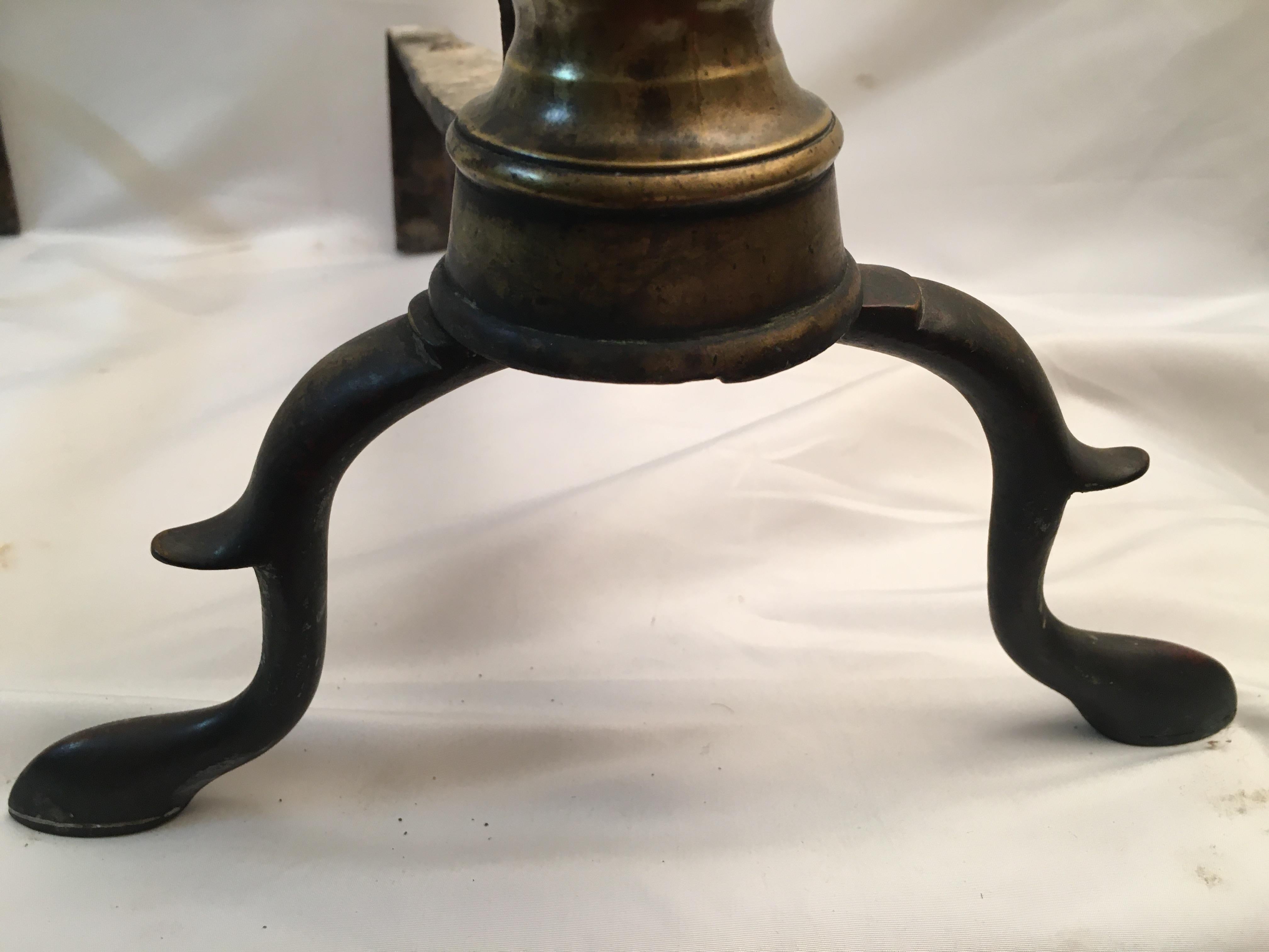 18thc American Chippendale Brass Cannonball Andiron Firedog Pair with Log Stops In Good Condition For Sale In Savannah, GA