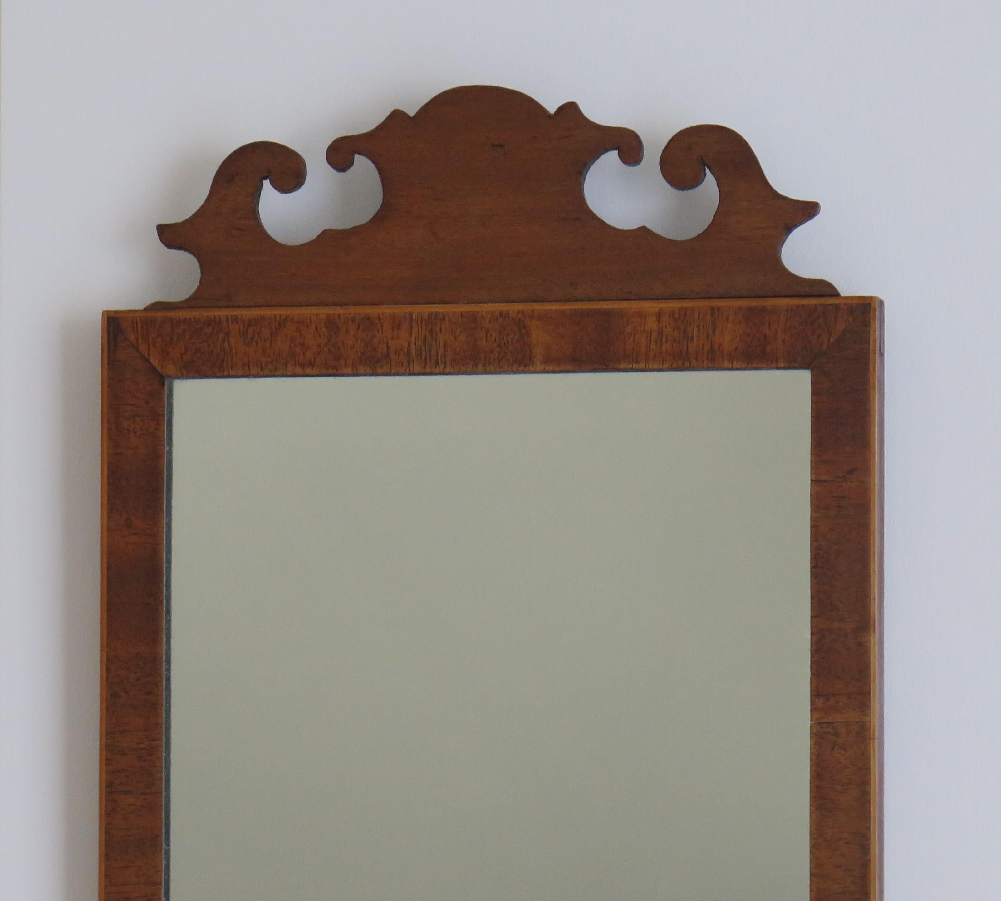 18thC Antique small Wall Mirror very good detail, English Circa 1770 In Good Condition For Sale In Lincoln, Lincolnshire