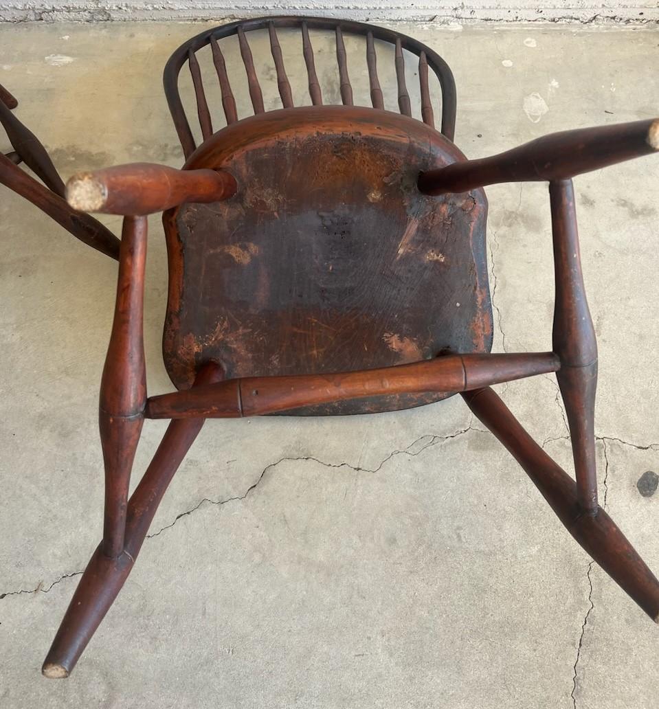 18th Century Balloon Back Original Red Painted Windsor Chairs-Pair In Good Condition For Sale In Los Angeles, CA