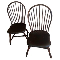 Sillas Windsor del Siglo XVIII con Respaldo Globo y Pintadas de Rojo-Pareja Original