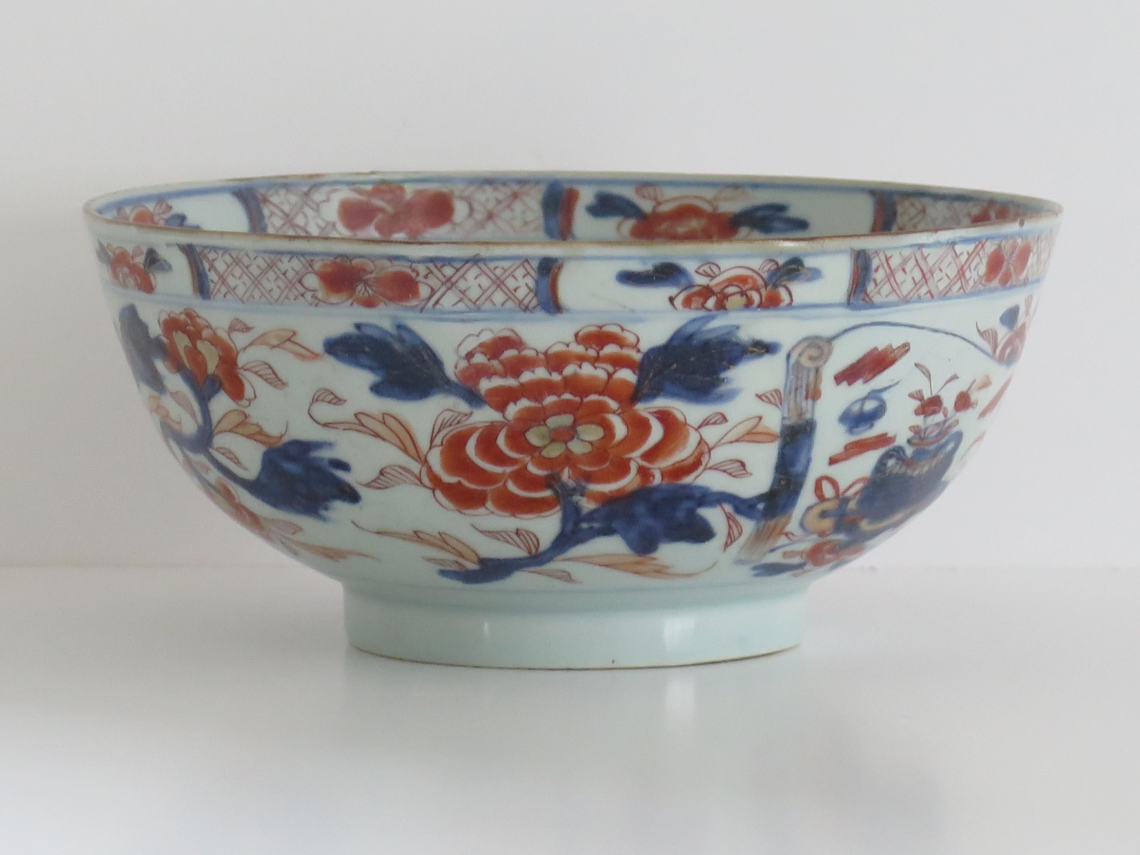 18th Century Chinese Export Porcelain Imari Bowl Hand Painted Qing, Ca 1730 In Good Condition For Sale In Lincoln, Lincolnshire
