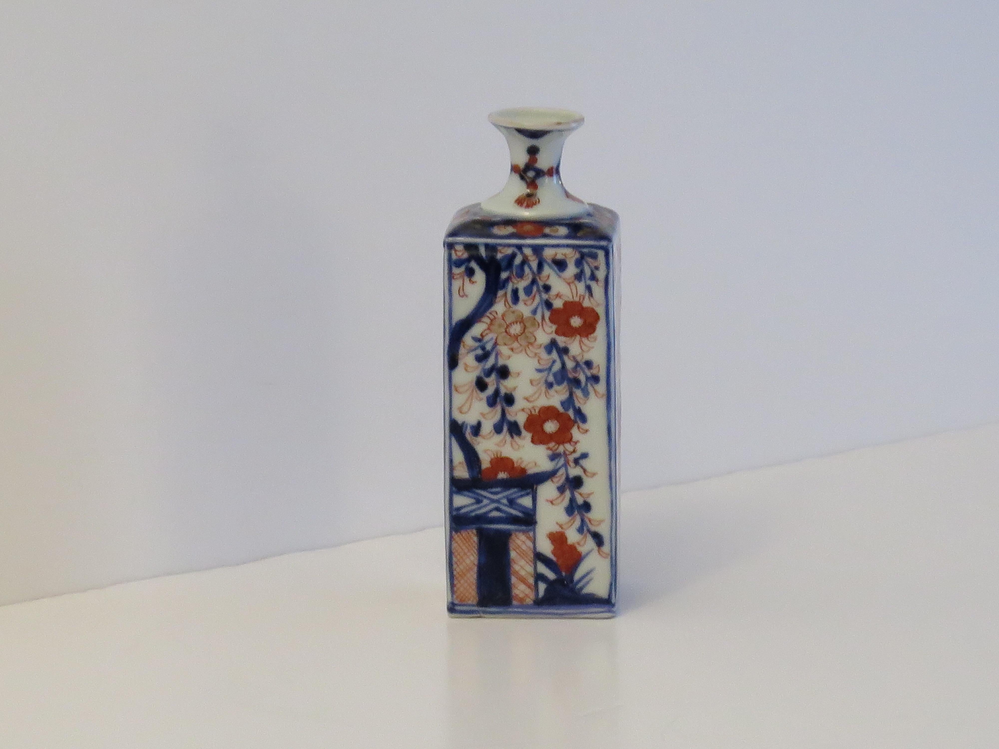 Hand-Painted 18thC. Chinese Export Porcelain Bottle Vase Hand Painted Imari, Qing Ca 1740 For Sale