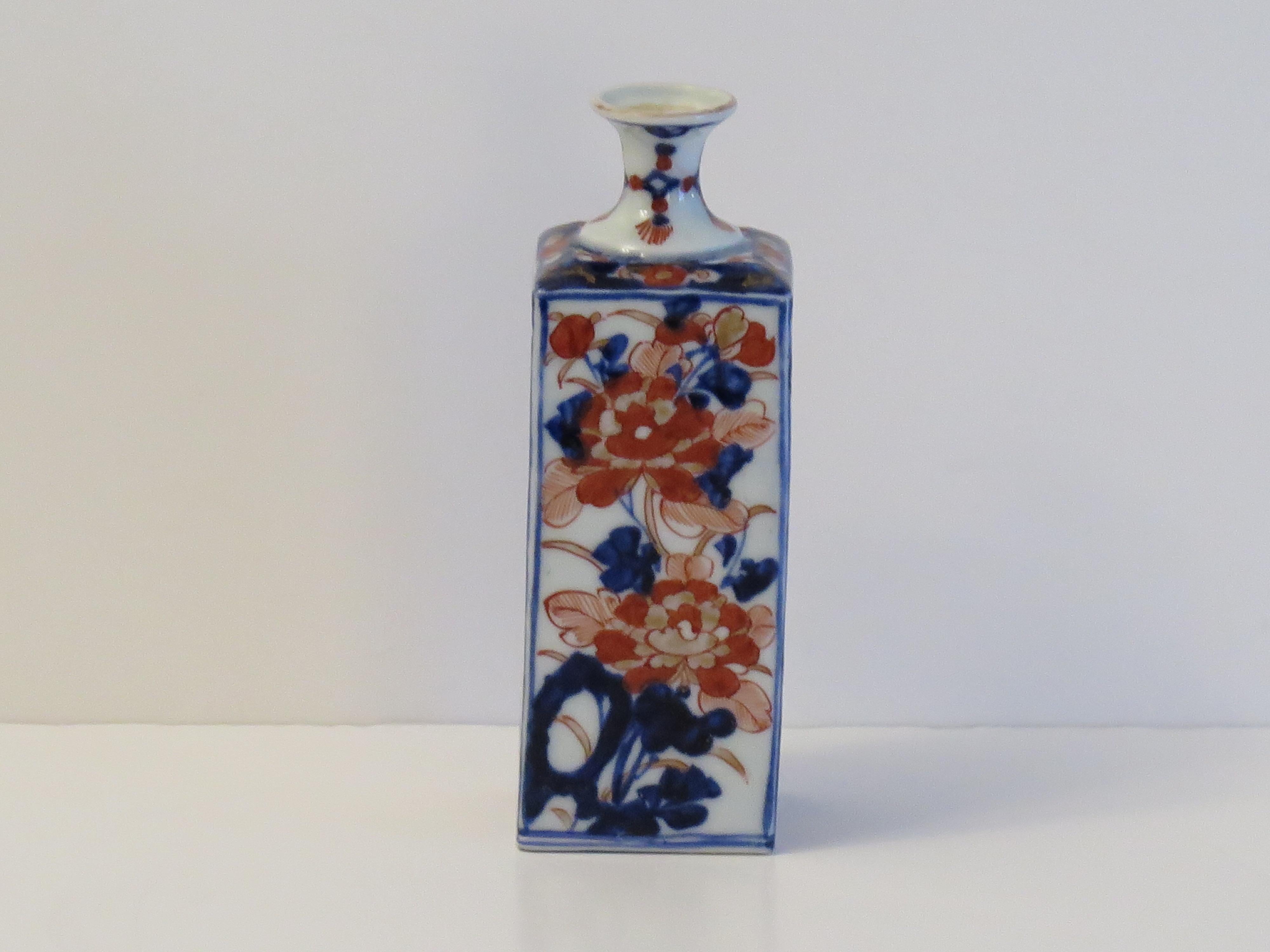 18thC. Chinese Export Porcelain Bottle Vase Hand Painted Imari, Qing Ca 1740 For Sale 1