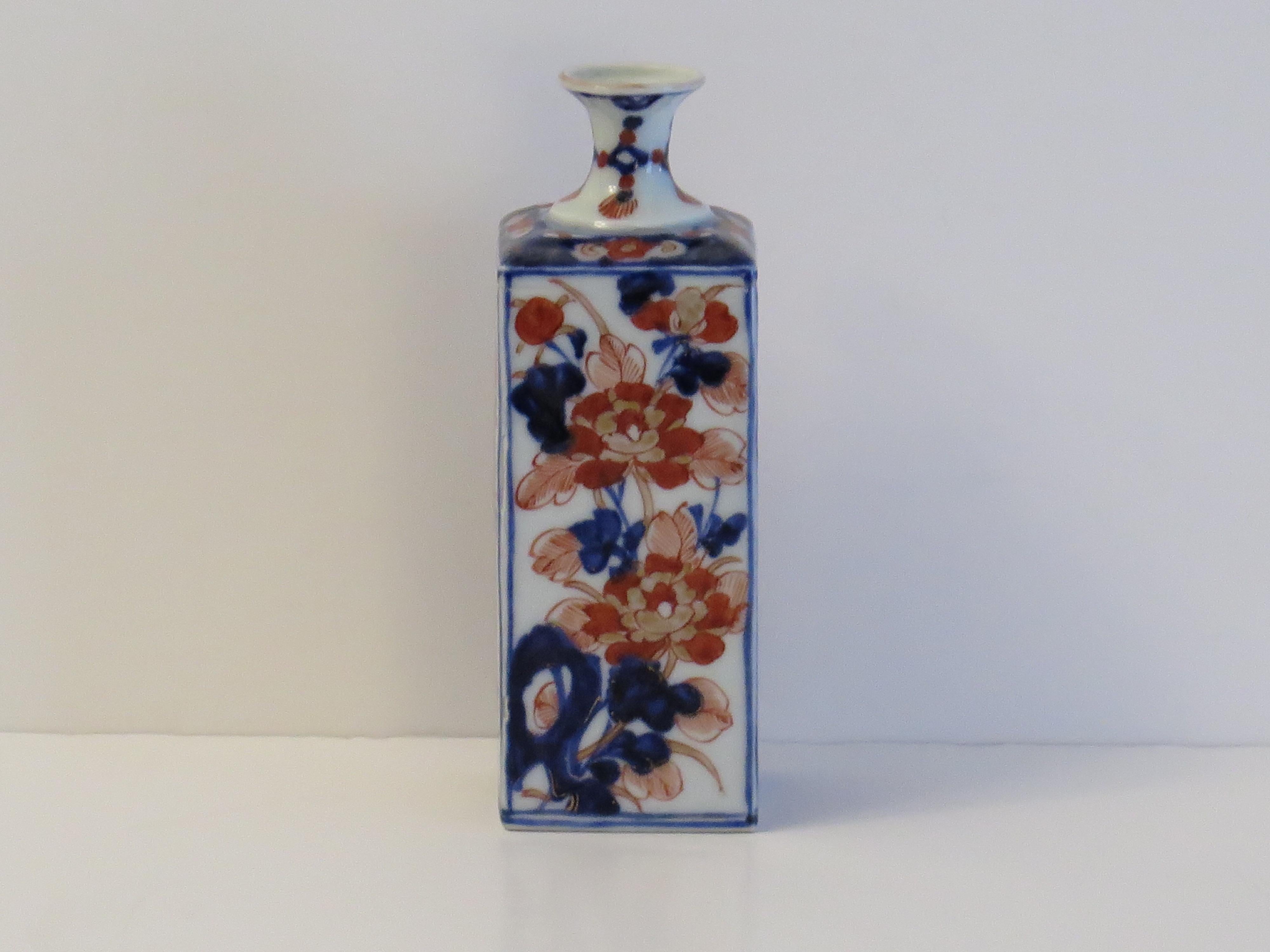 18thC. Chinese Export Porcelain Bottle Vase Hand Painted Imari, Qing Ca 1740 For Sale 4