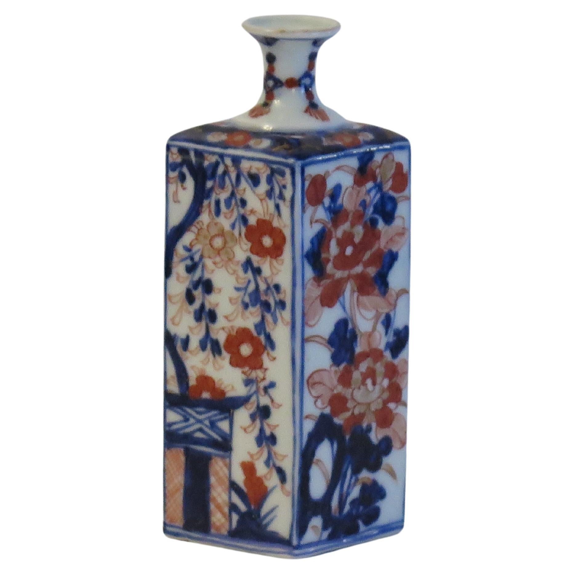 18thC. Chinese Export Porcelain Bottle Vase Hand Painted Imari, Qing Ca 1740 For Sale
