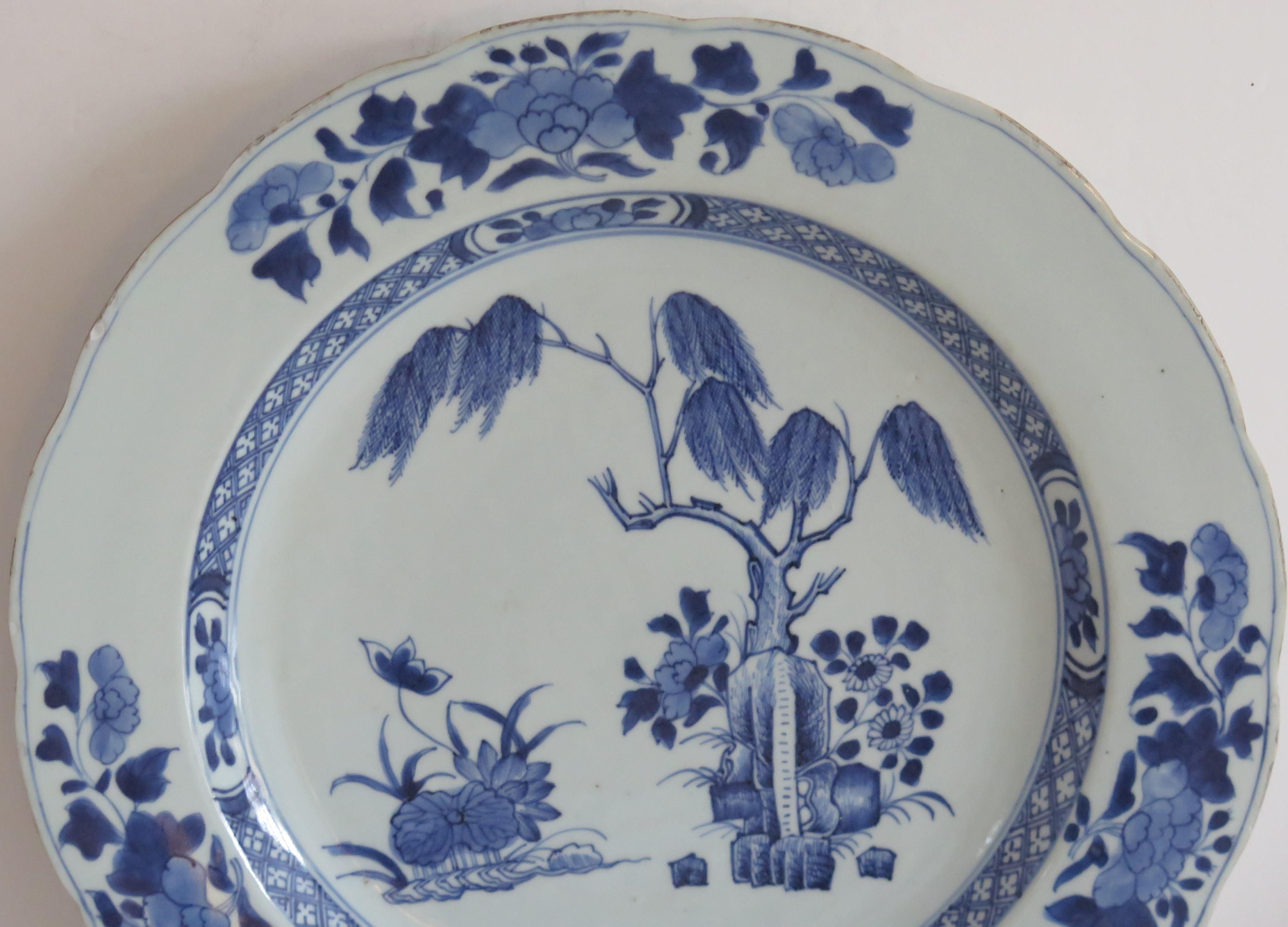 Qing Qianlong Chinese Charger or Large Plate Blue & White, circa 1770 In Good Condition In Lincoln, Lincolnshire