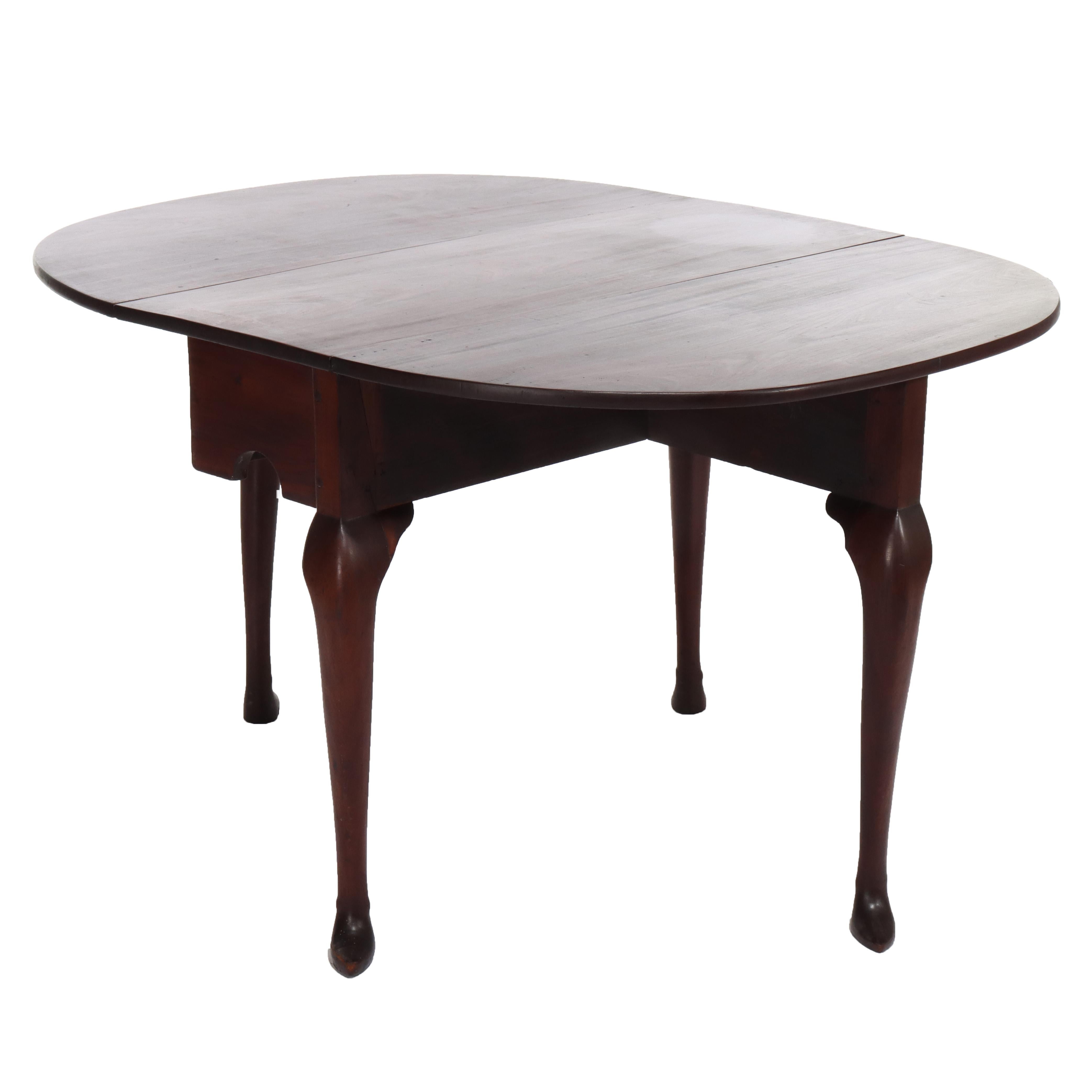 18thC Chippendale Mahogany Drop Leaf Shoe Foot & Gate Leg Table In Good Condition For Sale In Big Flats, NY