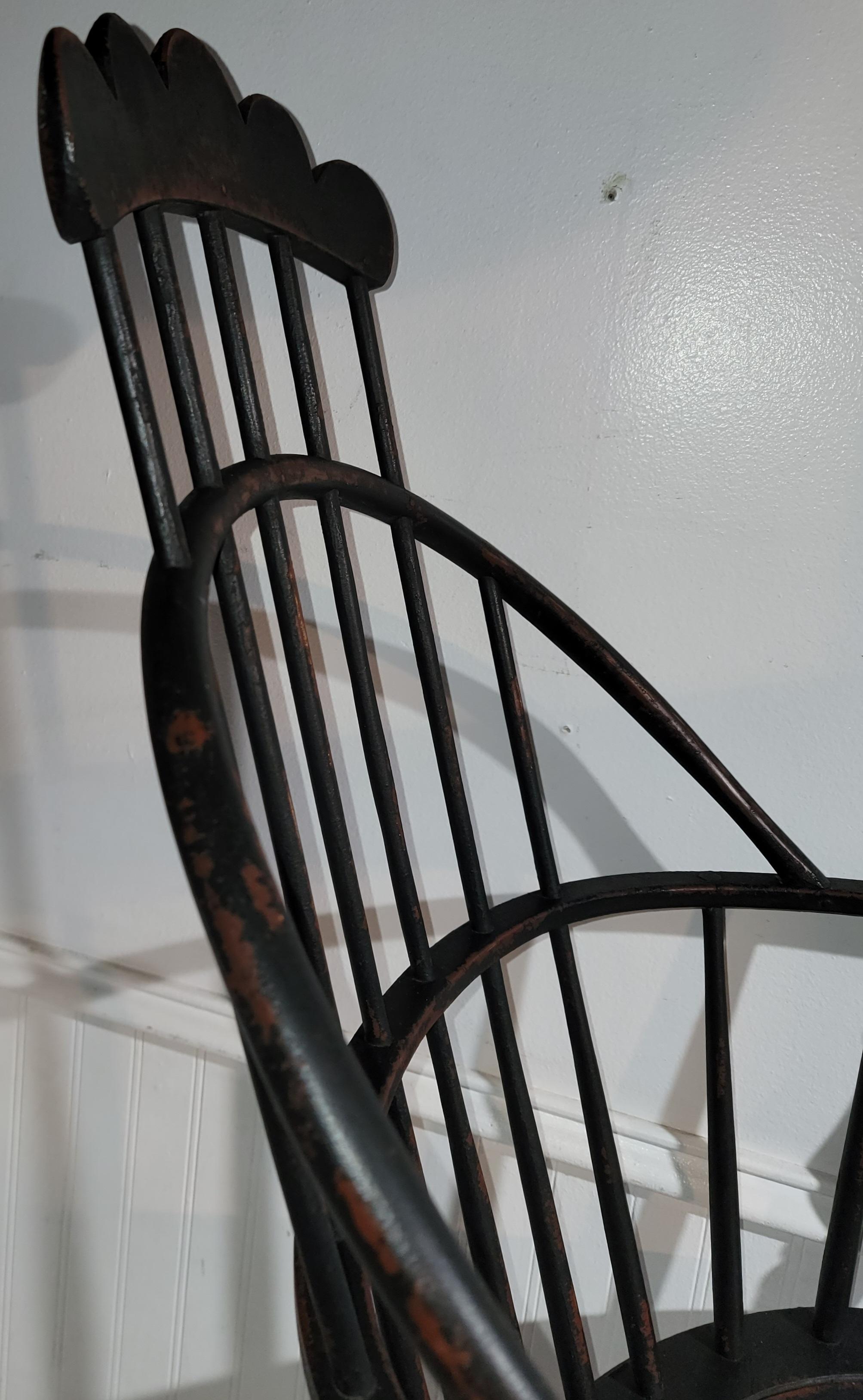 18. Jahrhundert Kamm zurück New England Windsor Reproduktion Stuhl im Zustand „Gut“ im Angebot in Los Angeles, CA