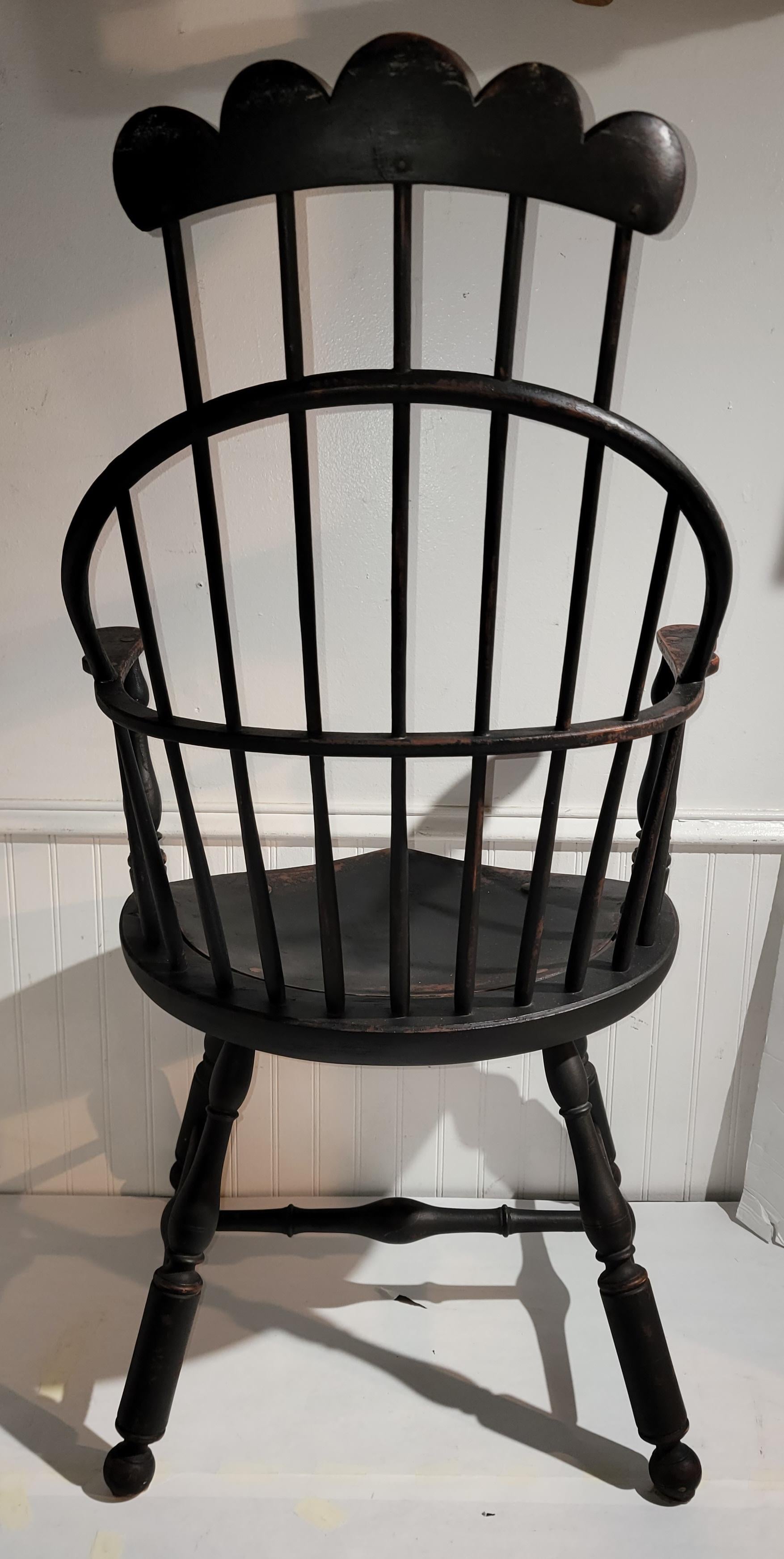 18. Jahrhundert Kamm zurück New England Windsor Reproduktion Stuhl (20. Jahrhundert) im Angebot