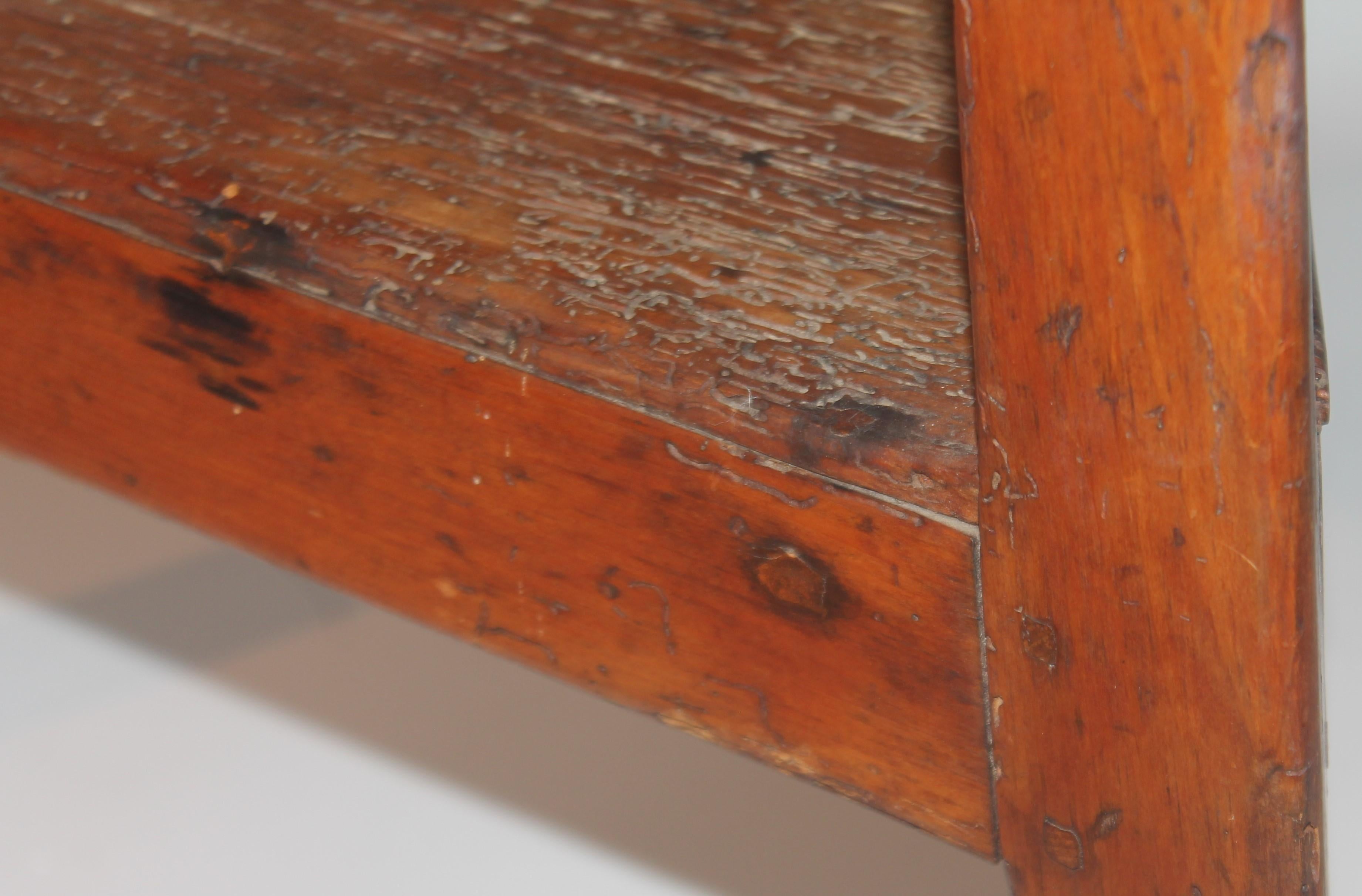 18thc Cricket Table from New England In Good Condition In Los Angeles, CA