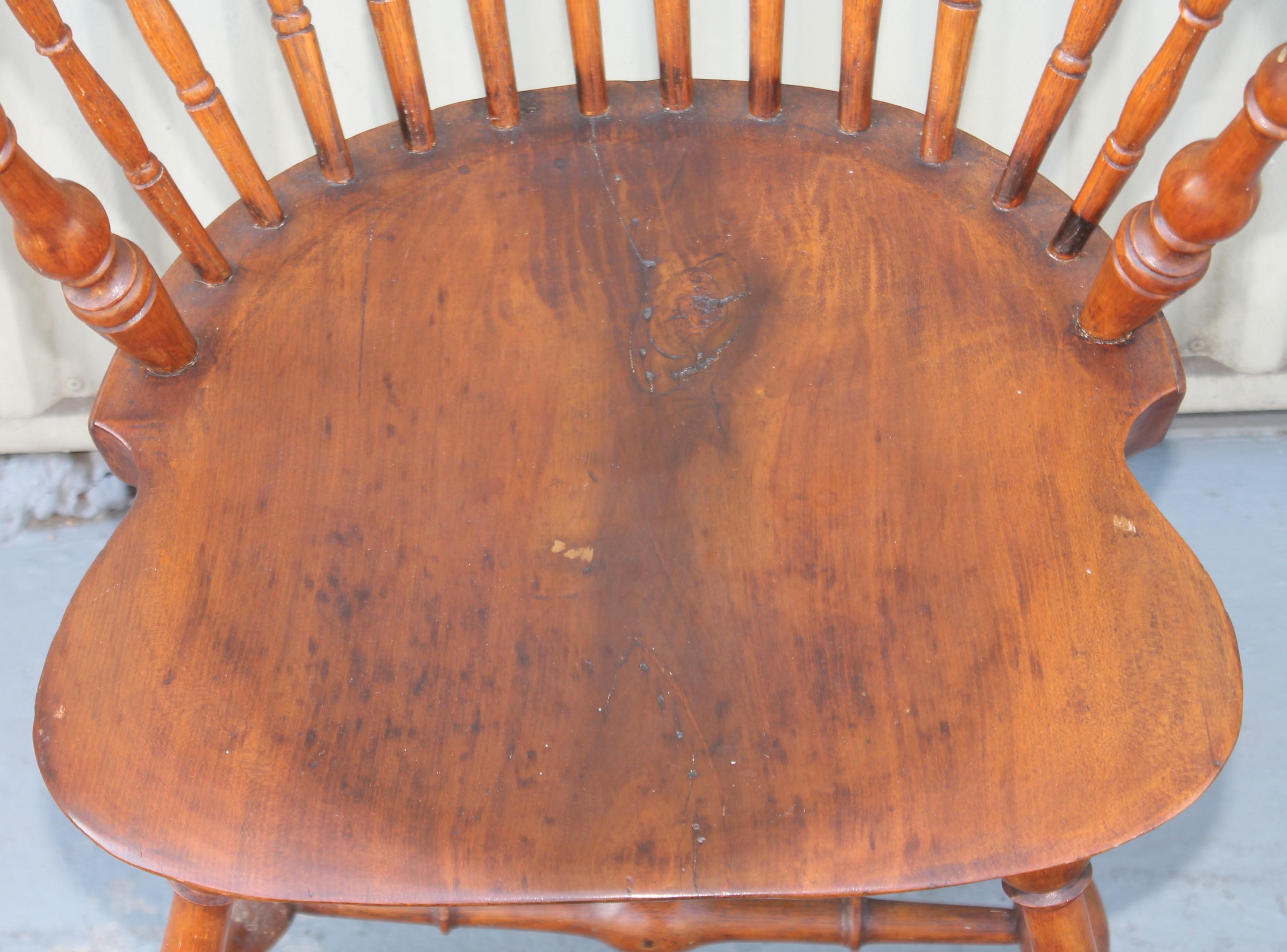 18th C Dimes Extended Arm Sack Back Windsor Chair In Good Condition For Sale In Los Angeles, CA